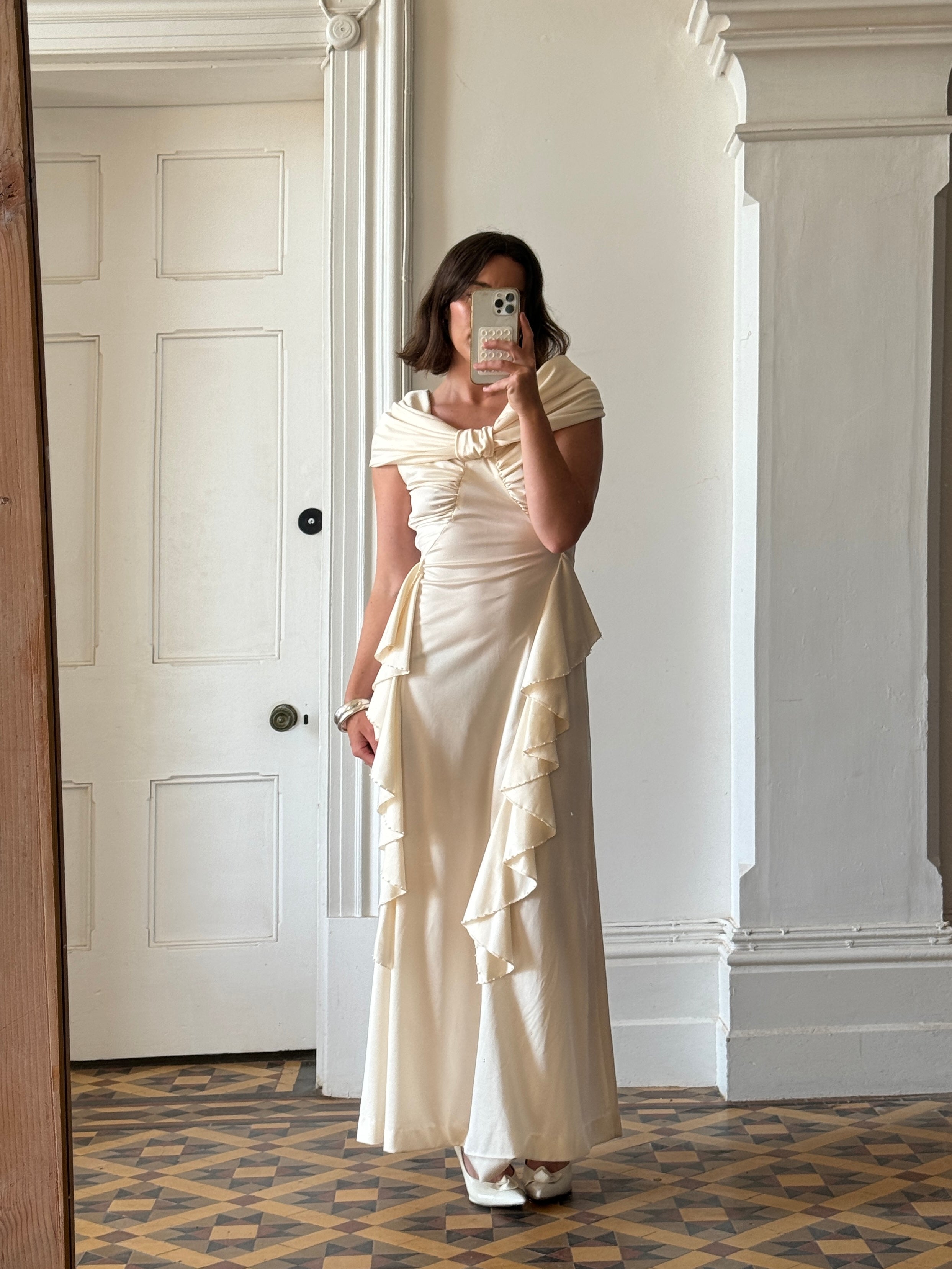 Vintage Stretch Ruffle Boat Neck Wedding Dress