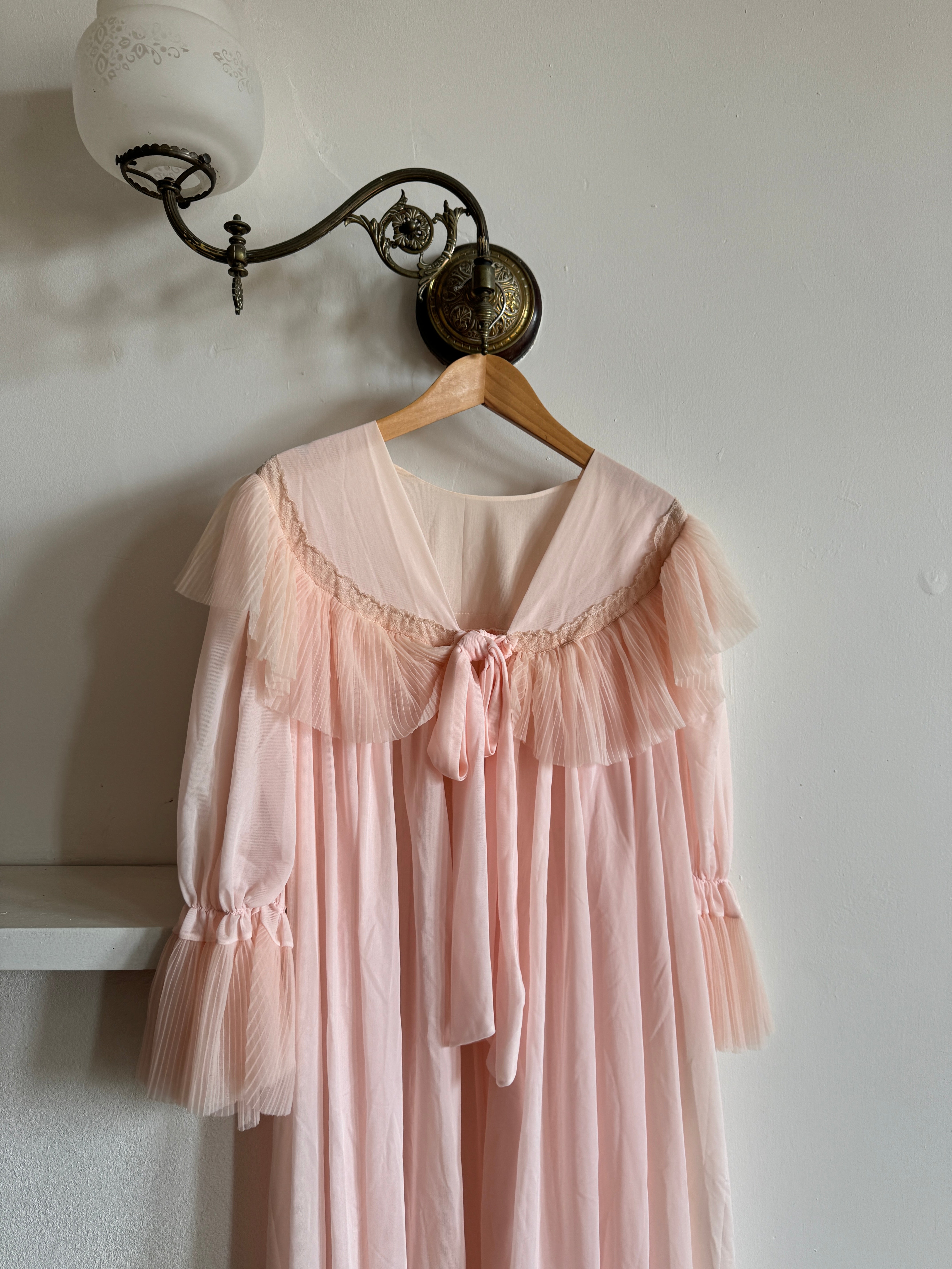 Vintage Pink Pleated Frill Tie Peignoir Cape