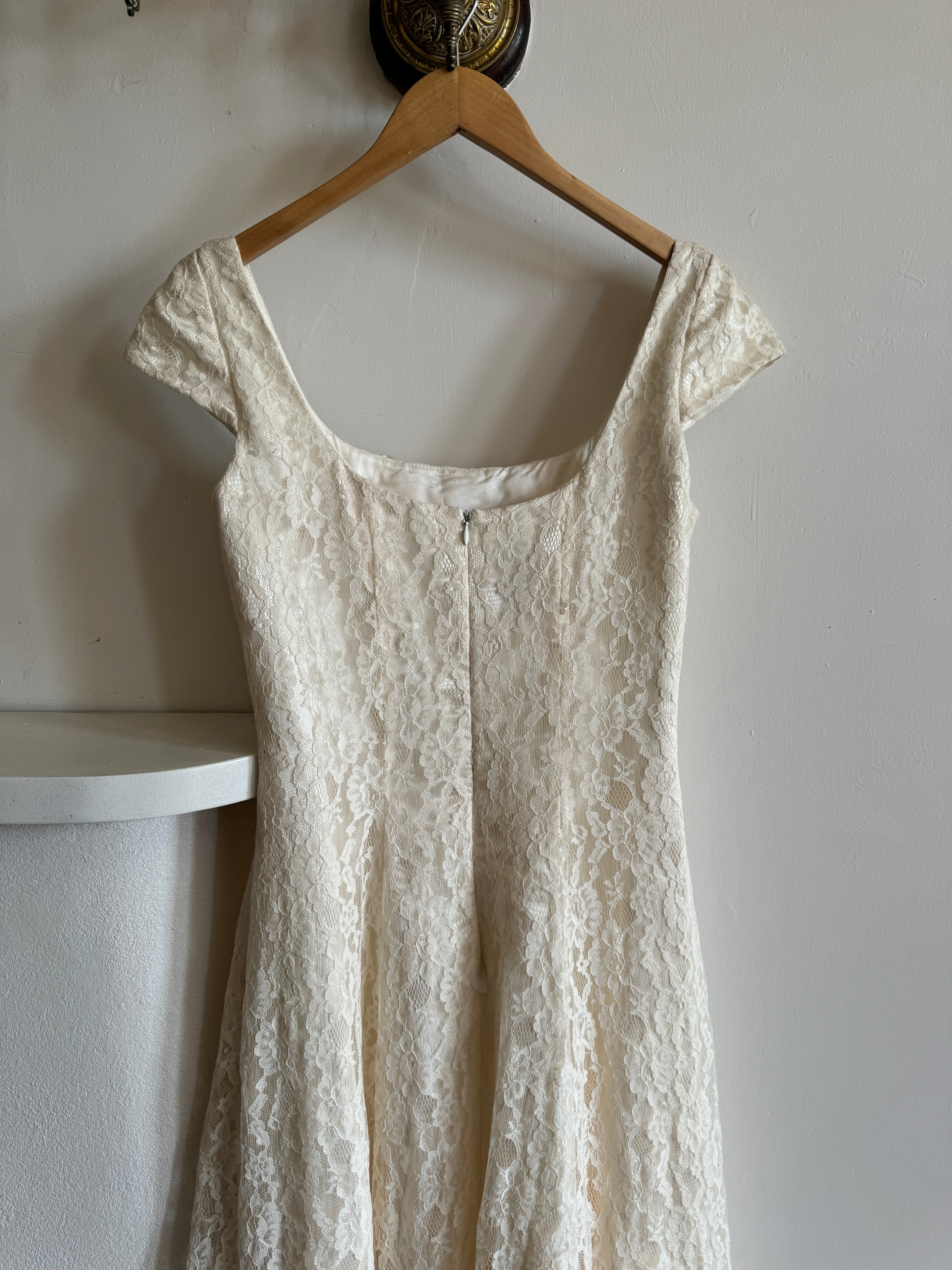 Vintage 90s Classic Cap Sleeve Wedding Dress with Rosettes