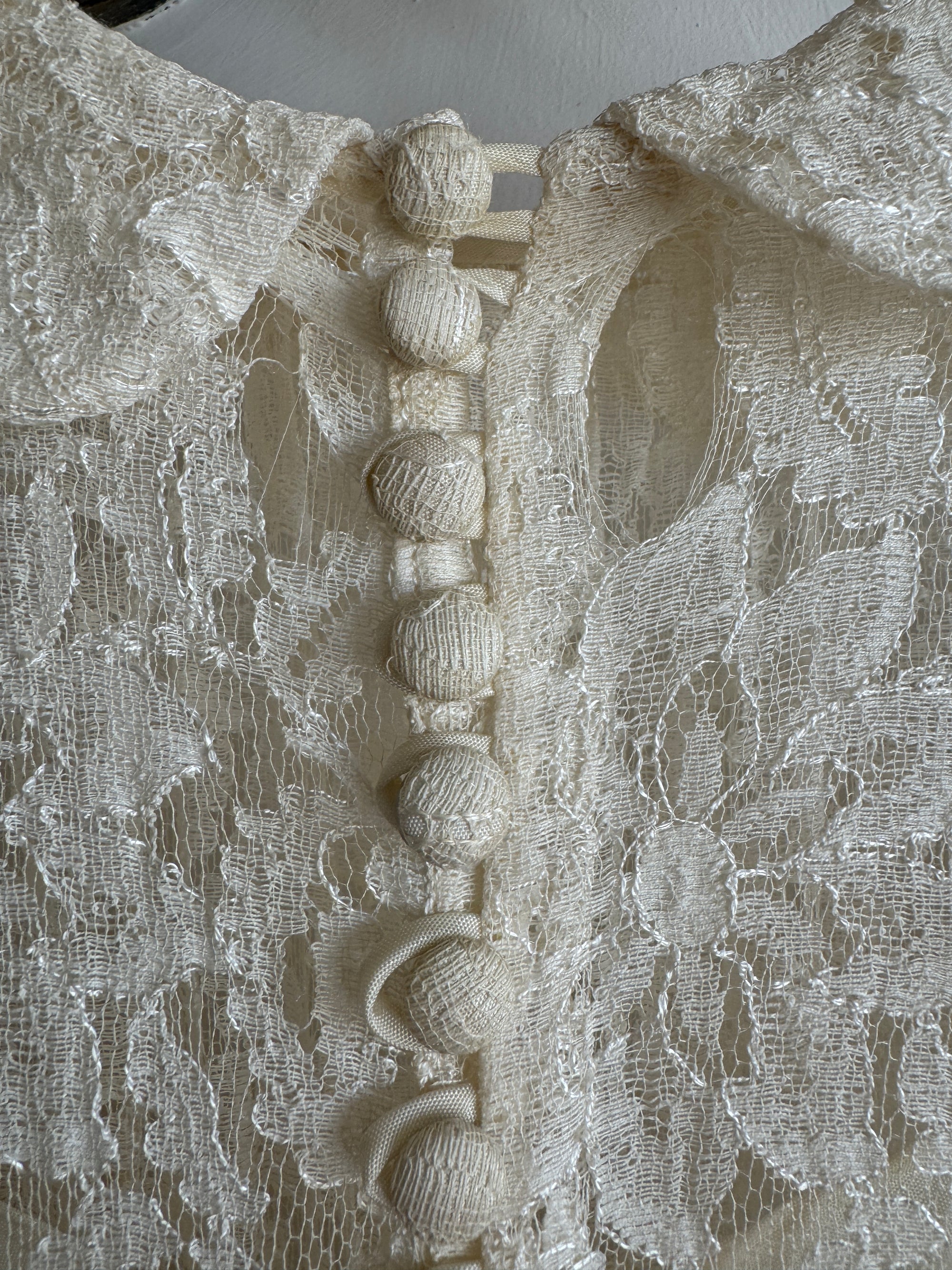 Vintage 40s Collared Lace Wedding Gown With Train