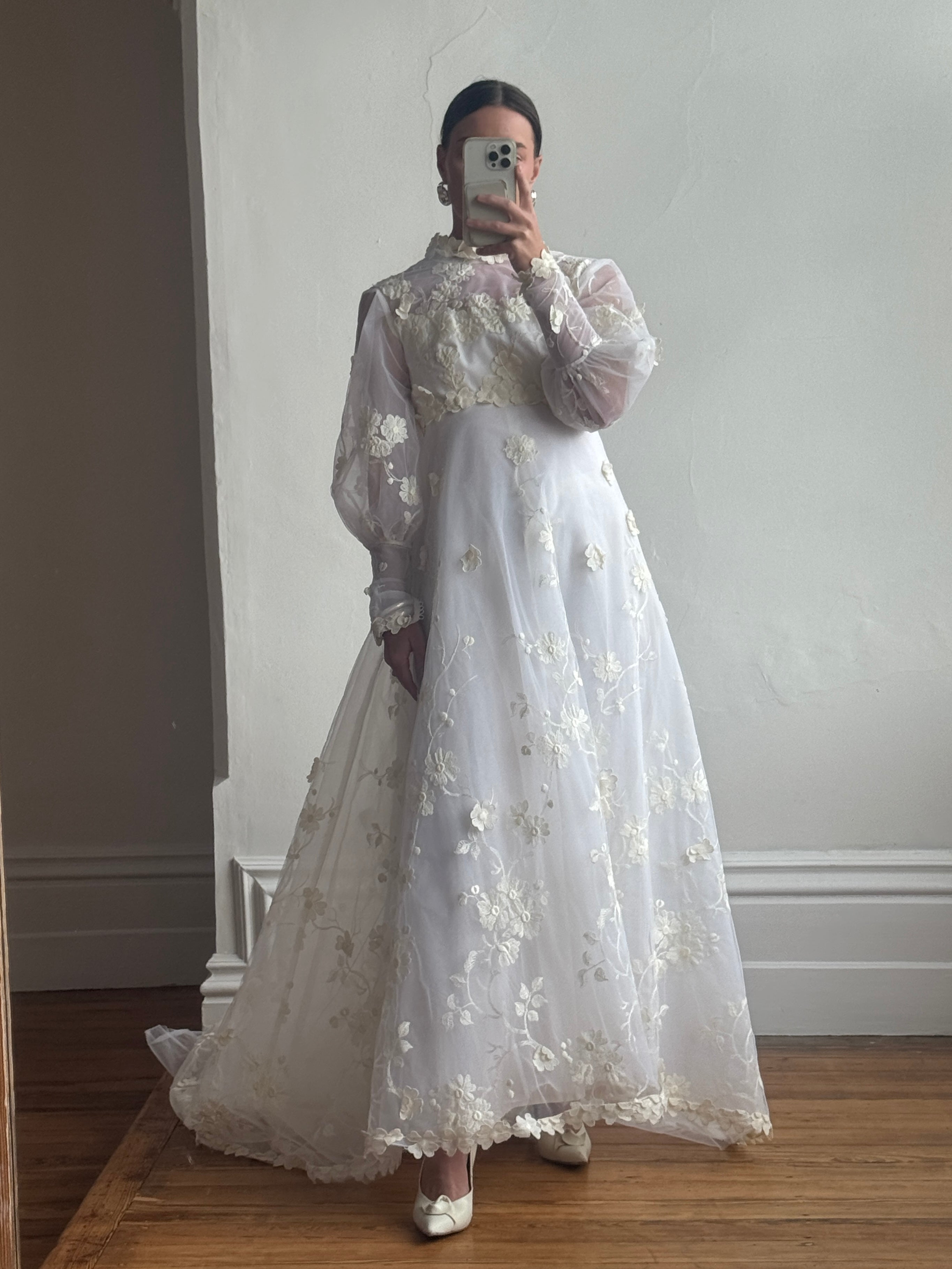 Vintage 60s 3D Creme Floral Applique Wedding Dress