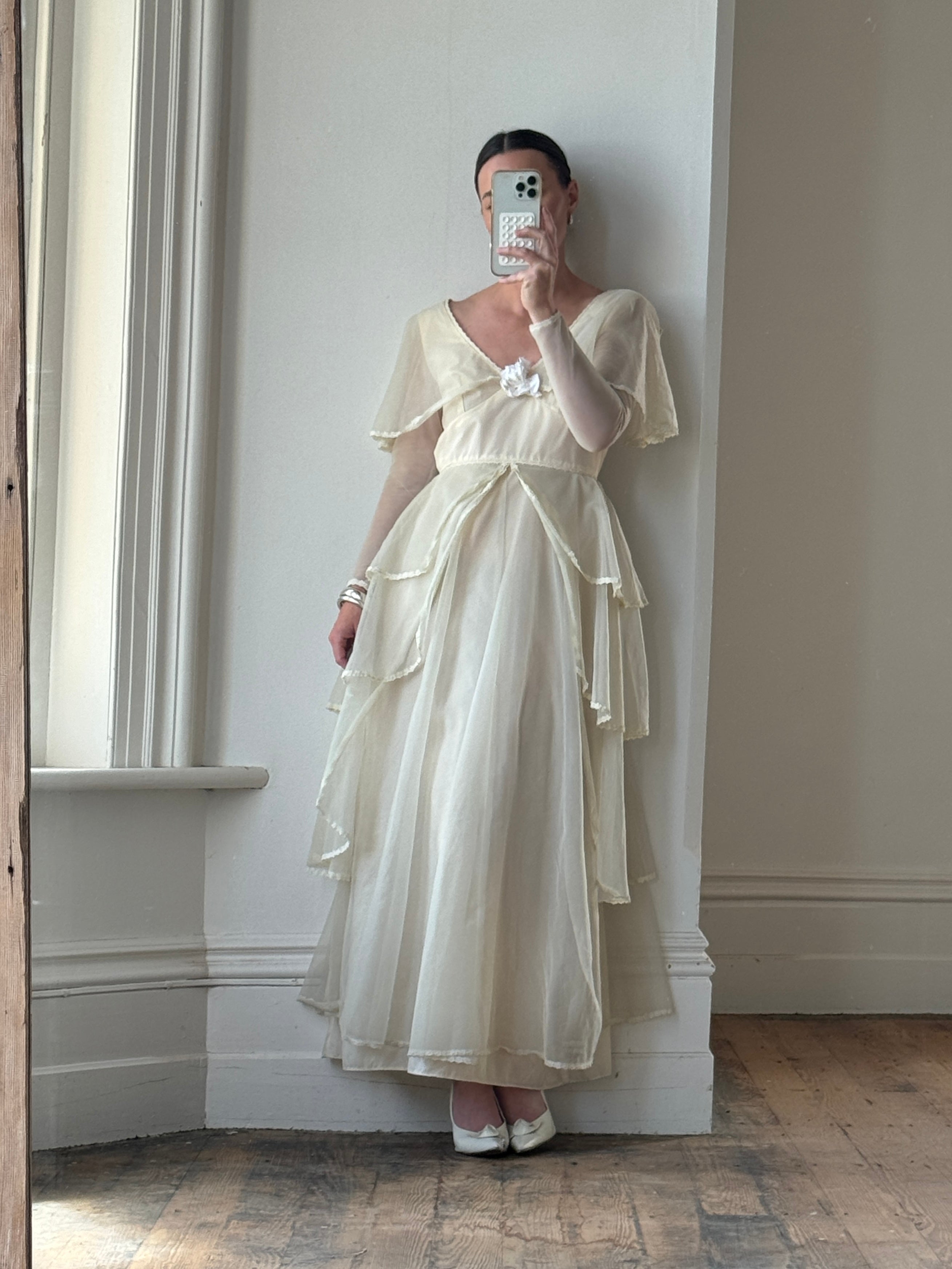 Vintage 60s Tiered Waterfall Wedding Dress Creme