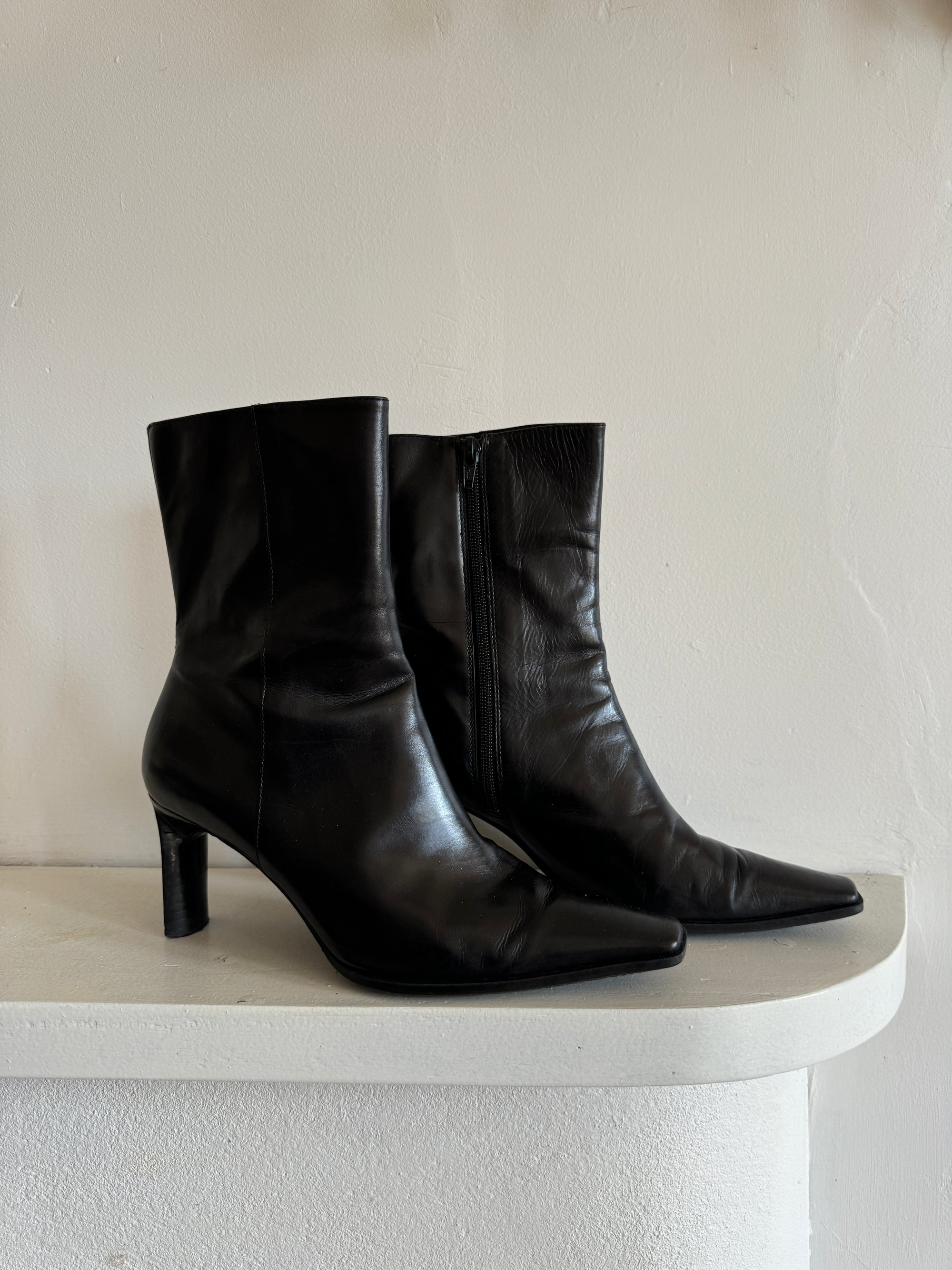 Vintage 90s Leather Pointed Ankle Boots Black