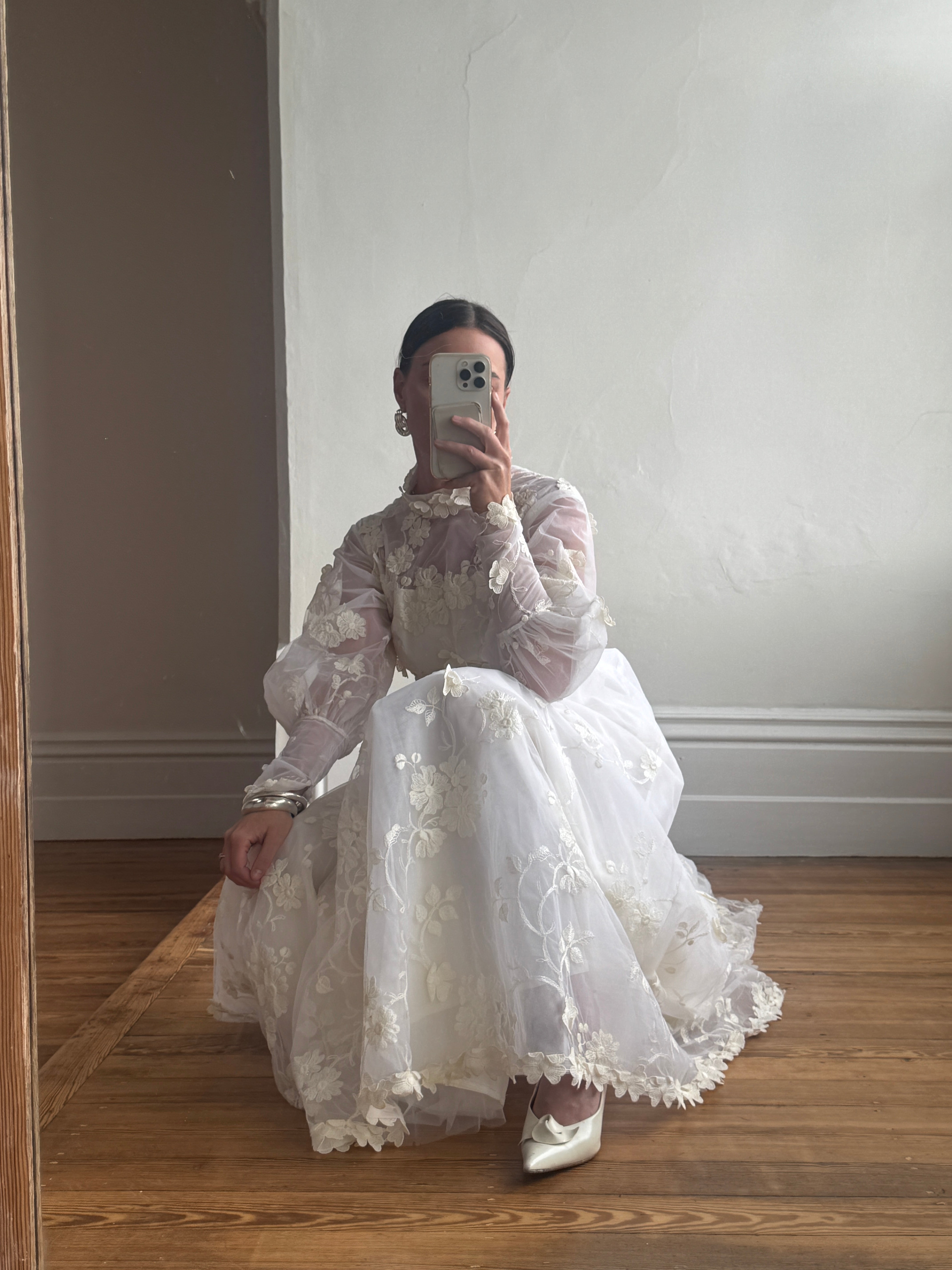 Vintage 60s 3D Creme Floral Applique Wedding Dress