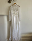 Vintage 70s Lace Daisy Long Sleeved Wedding Dress