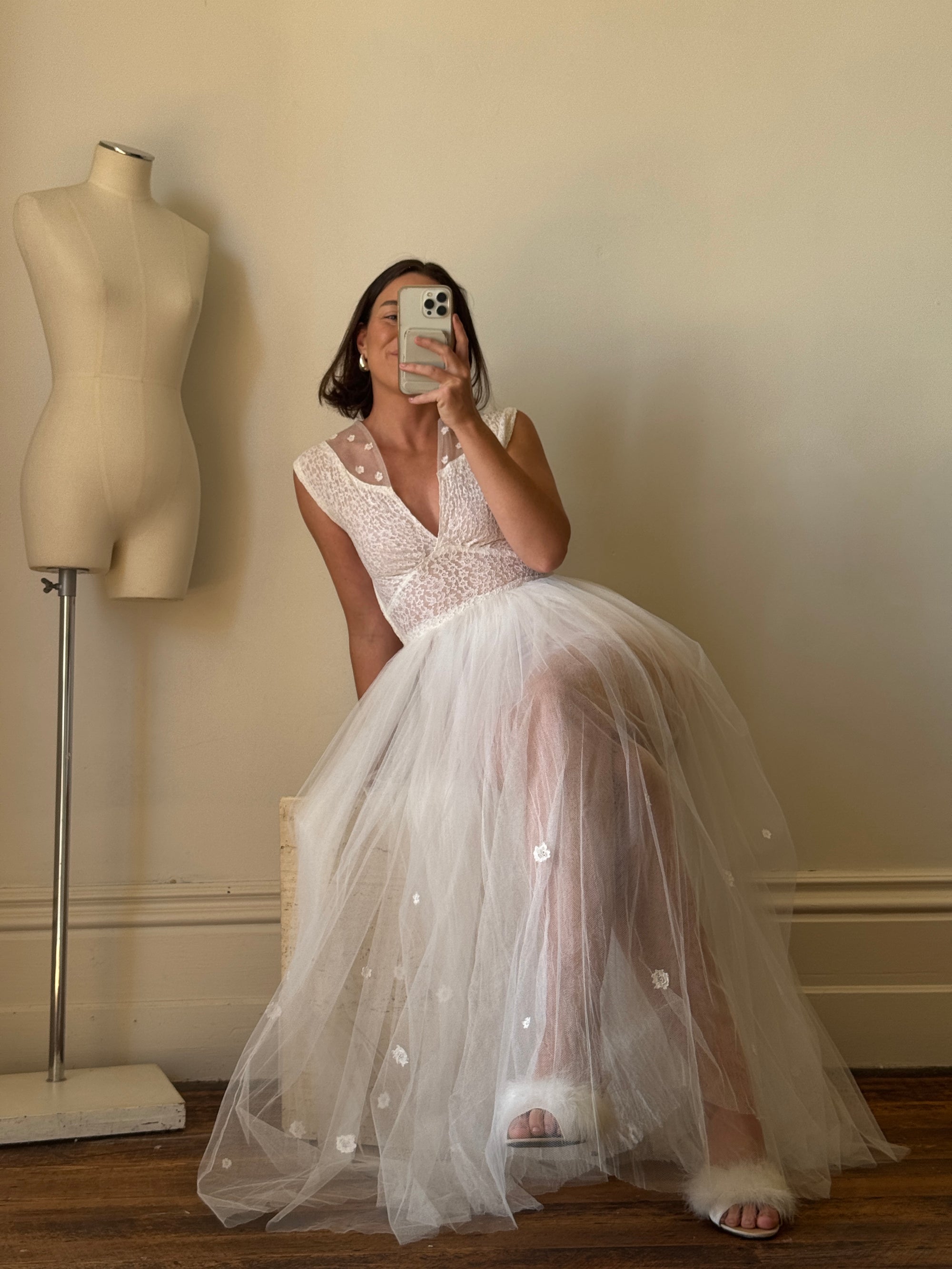 Vintage 40s Tulle Lace V Neck Daisy Wedding Dress