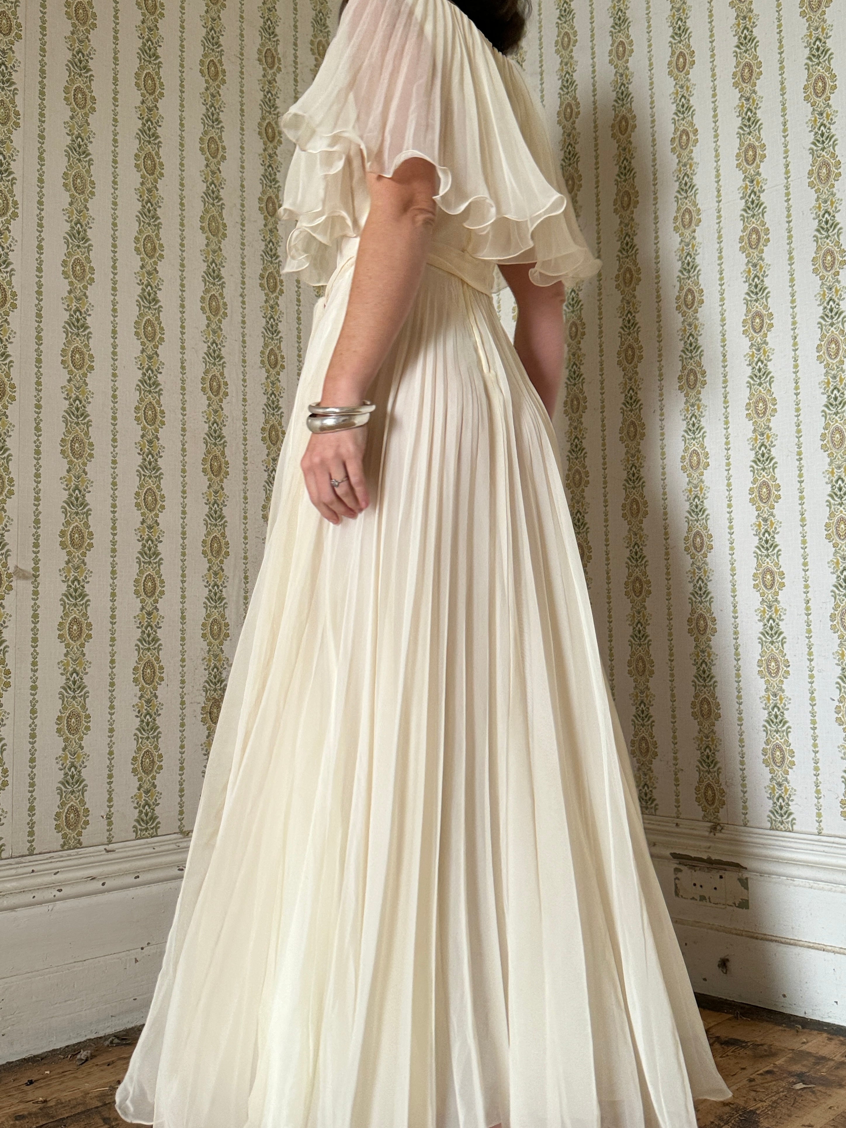 Vintage 60s Pleated Flutter Maxi Creme