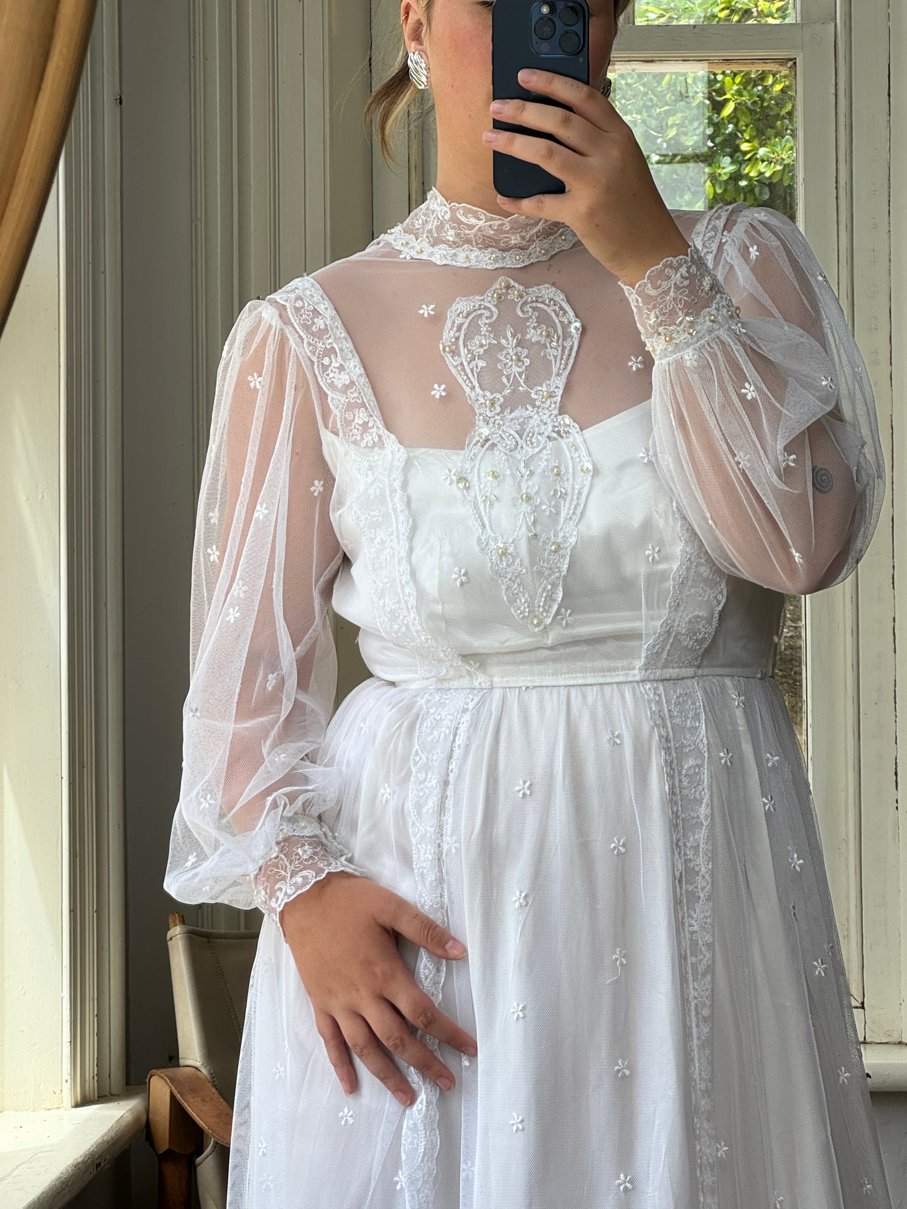 Vintage 70s Lace Daisy Long Sleeved Wedding Dress