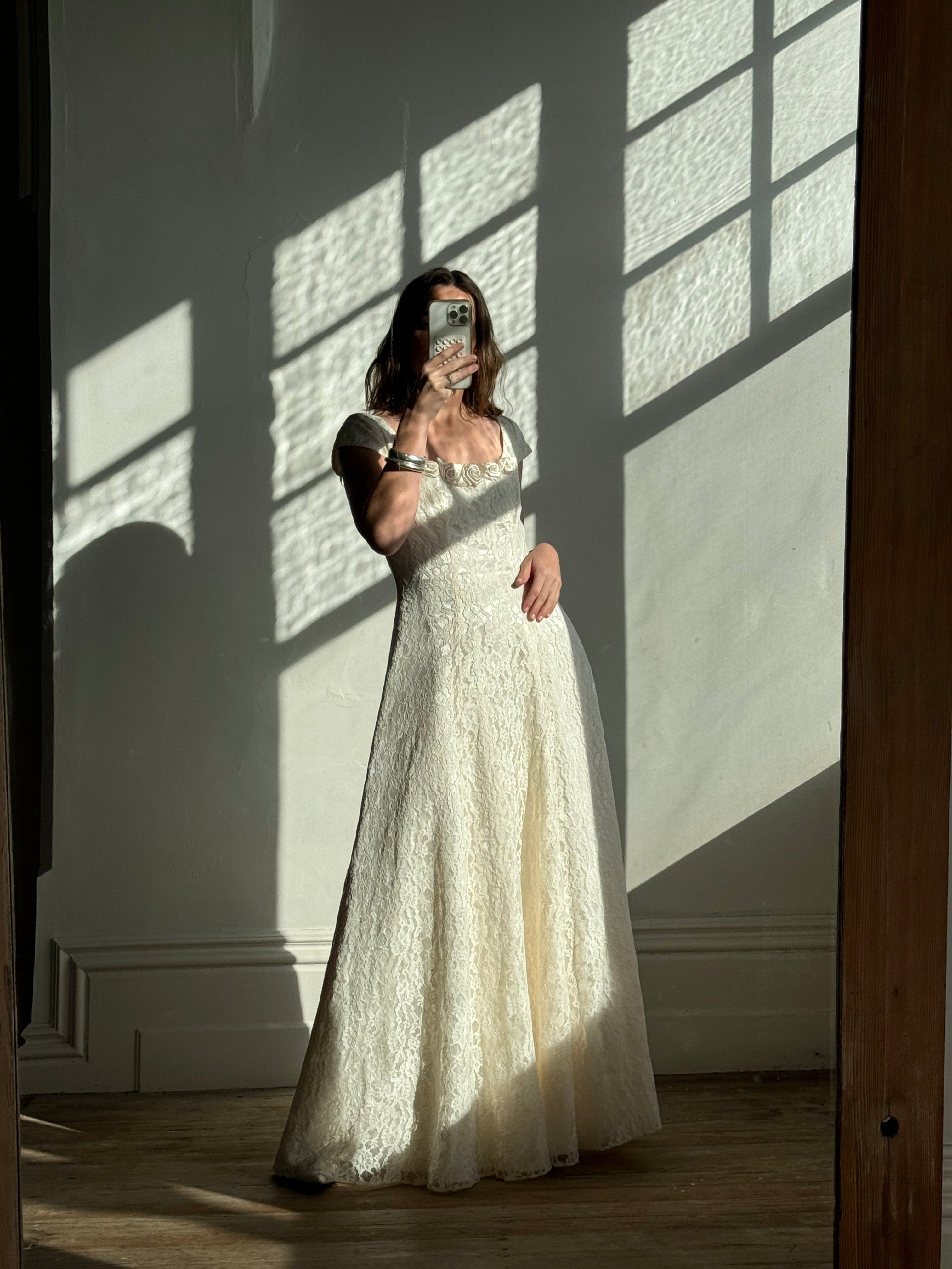 Vintage 90s Classic Cap Sleeve Wedding Dress with Rosettes