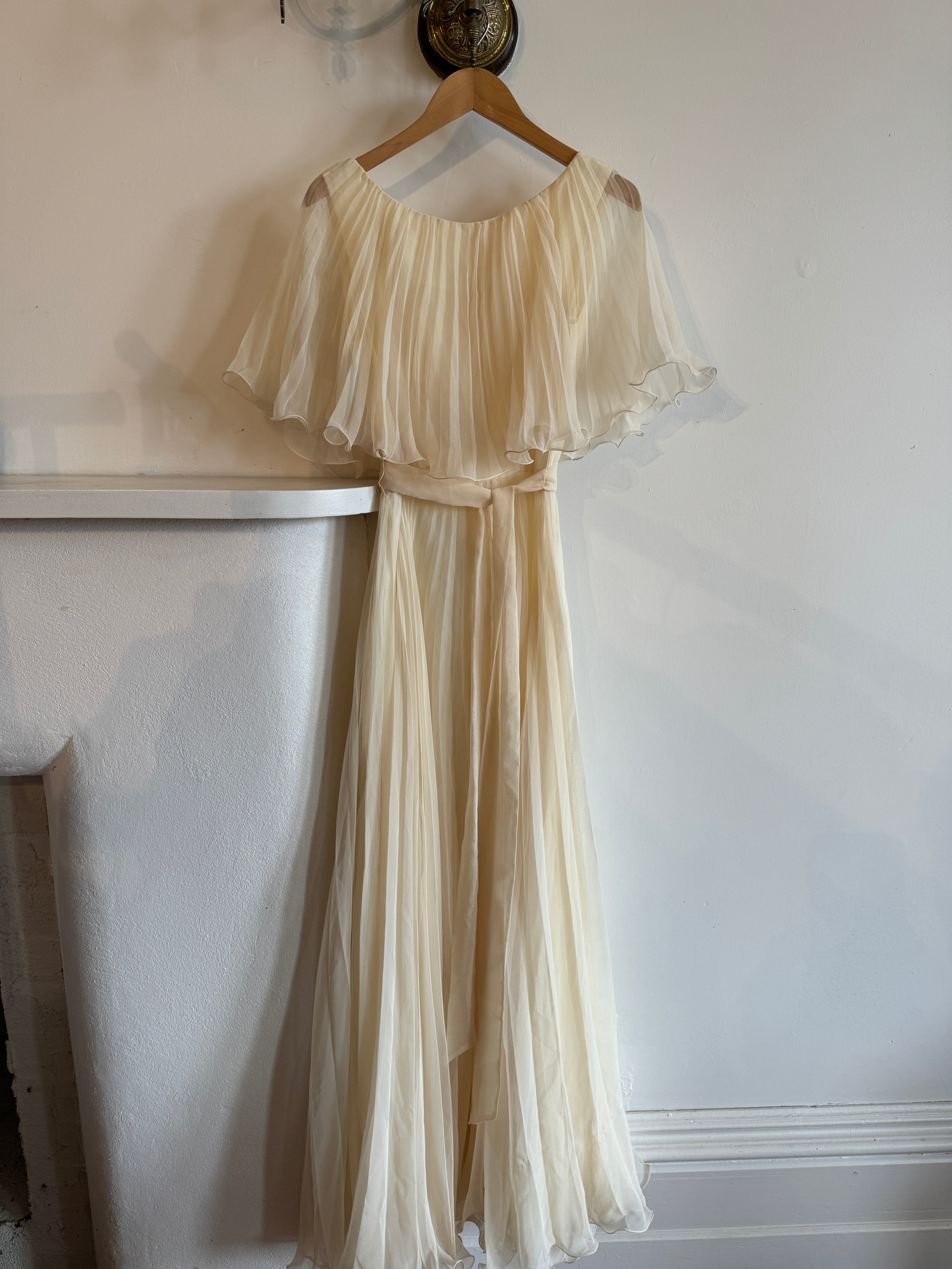 Vintage 60s Pleated Flutter Maxi Creme