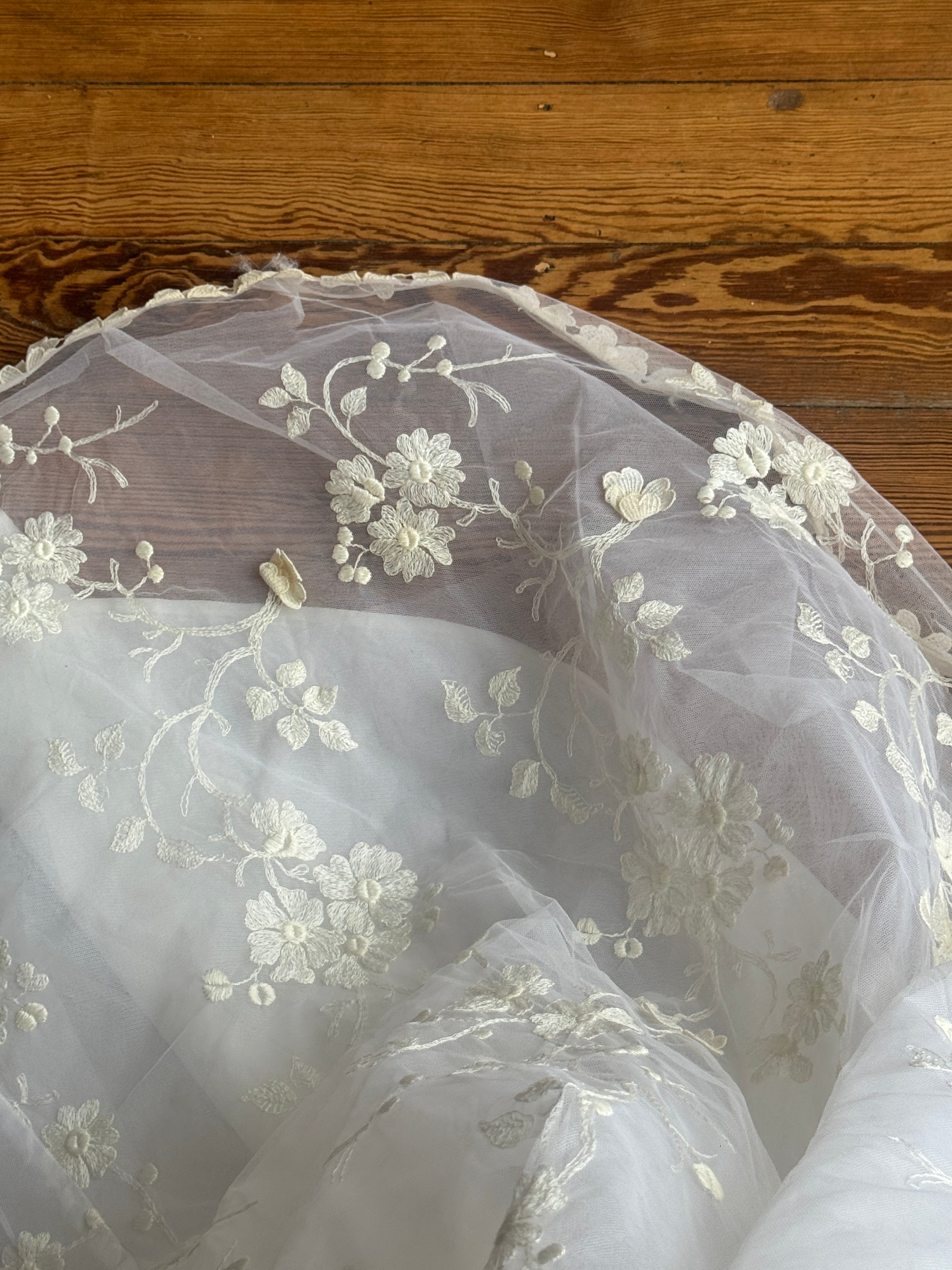Vintage 60s 3D Creme Floral Applique Wedding Dress