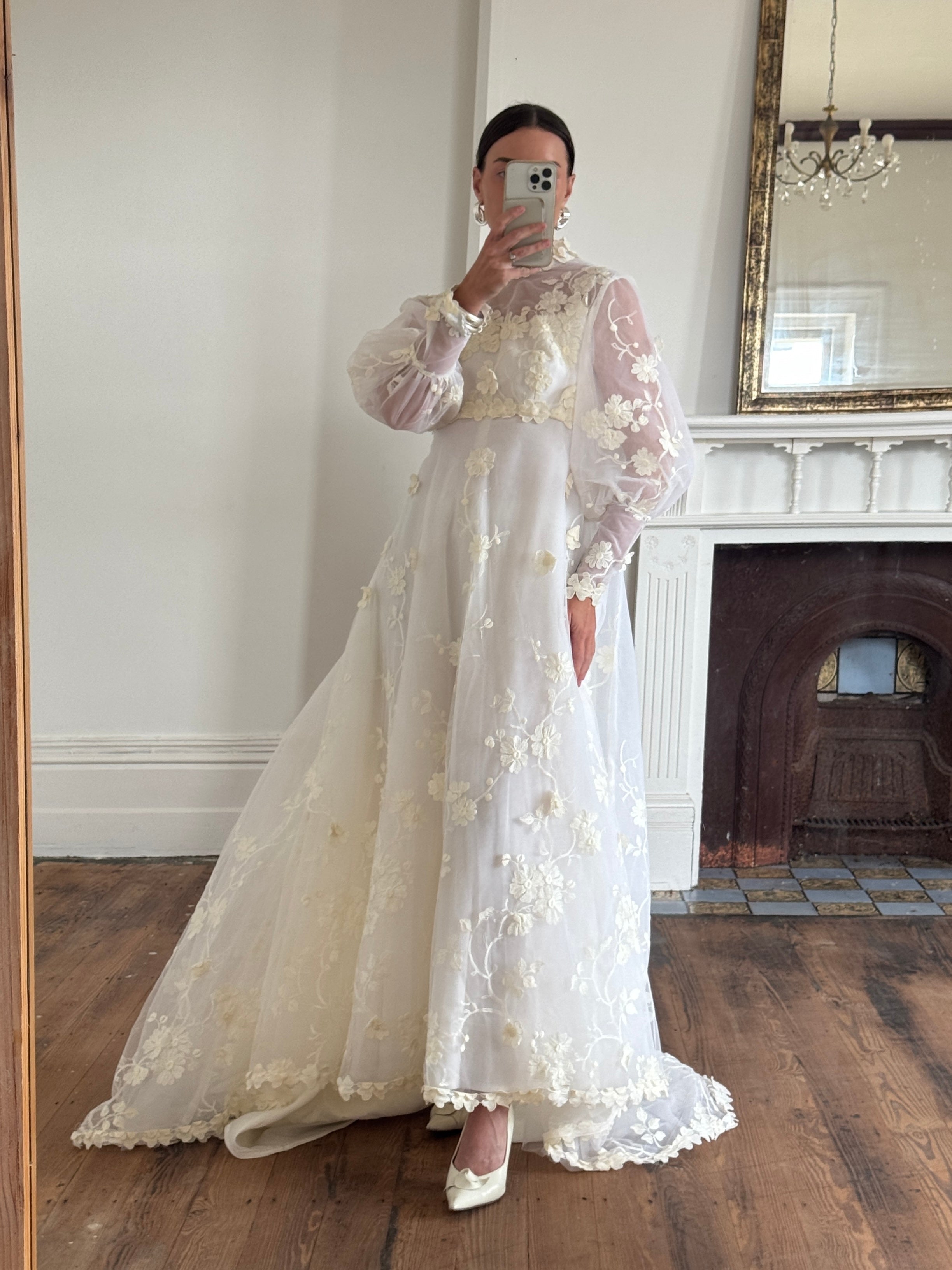 Vintage 60s 3D Creme Floral Applique Wedding Dress
