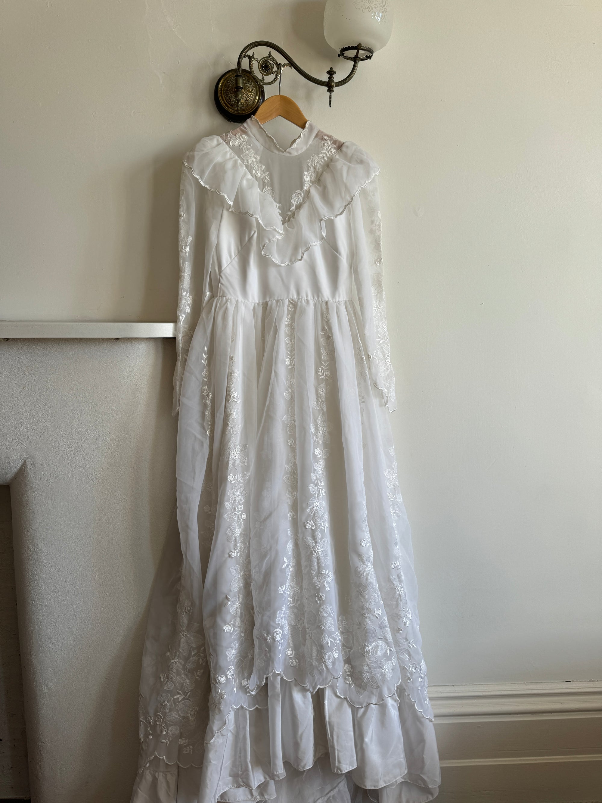 Vintage 80s Prarie Long Sleeved Wedding Dress with Floral Embroidery