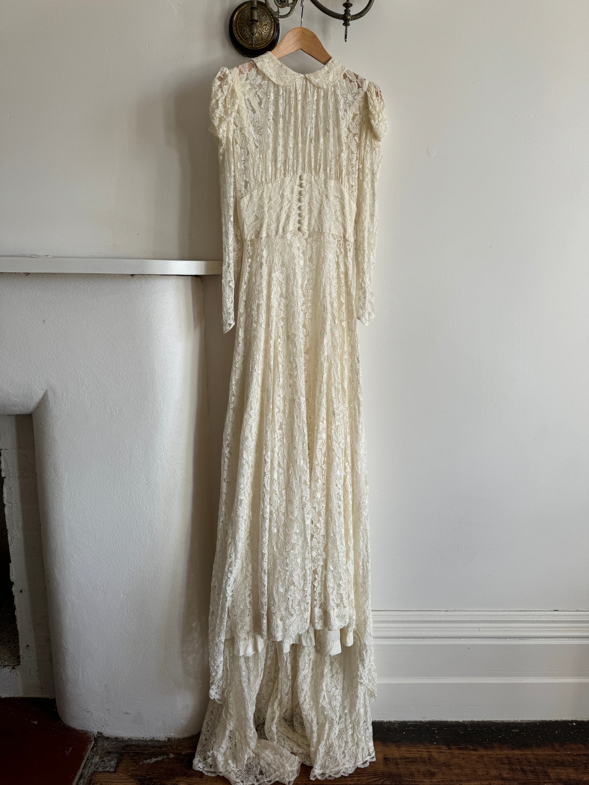 Vintage 40s Collared Lace Wedding Gown With Train