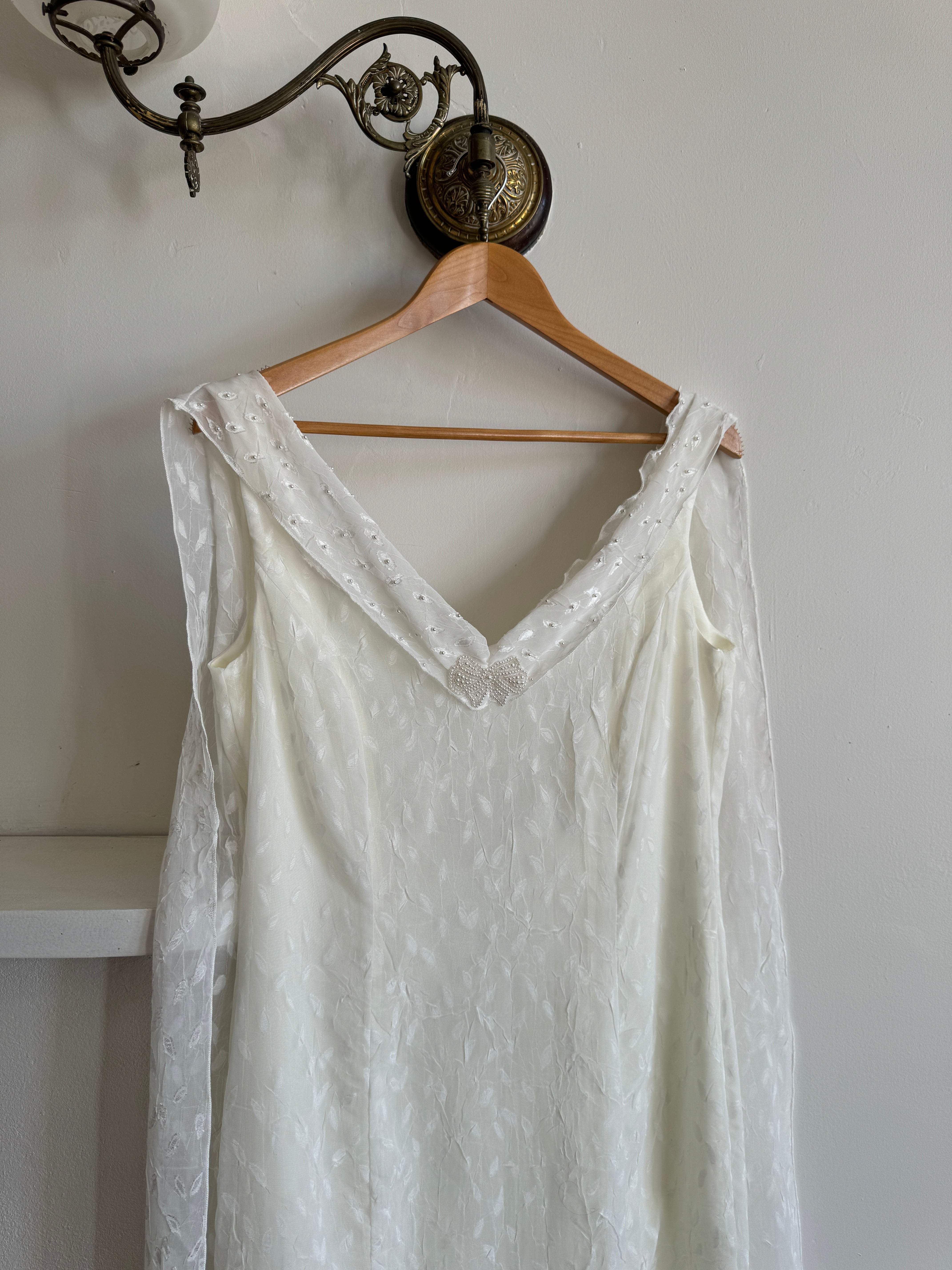 Vintage V Neck Sheer Vine Wedding Dress
