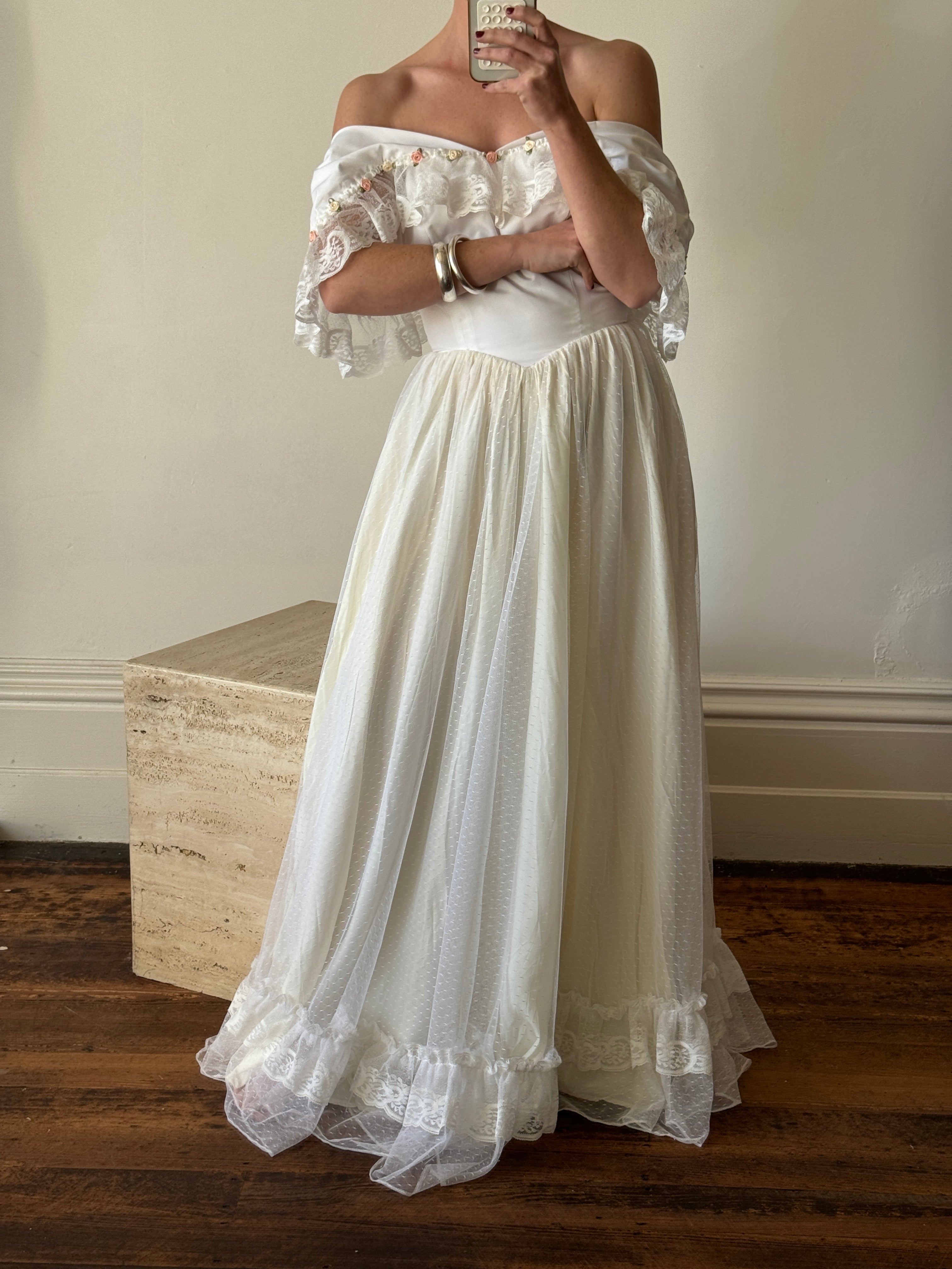 Vintage Rosette Picnic Frilled Wedding Dress