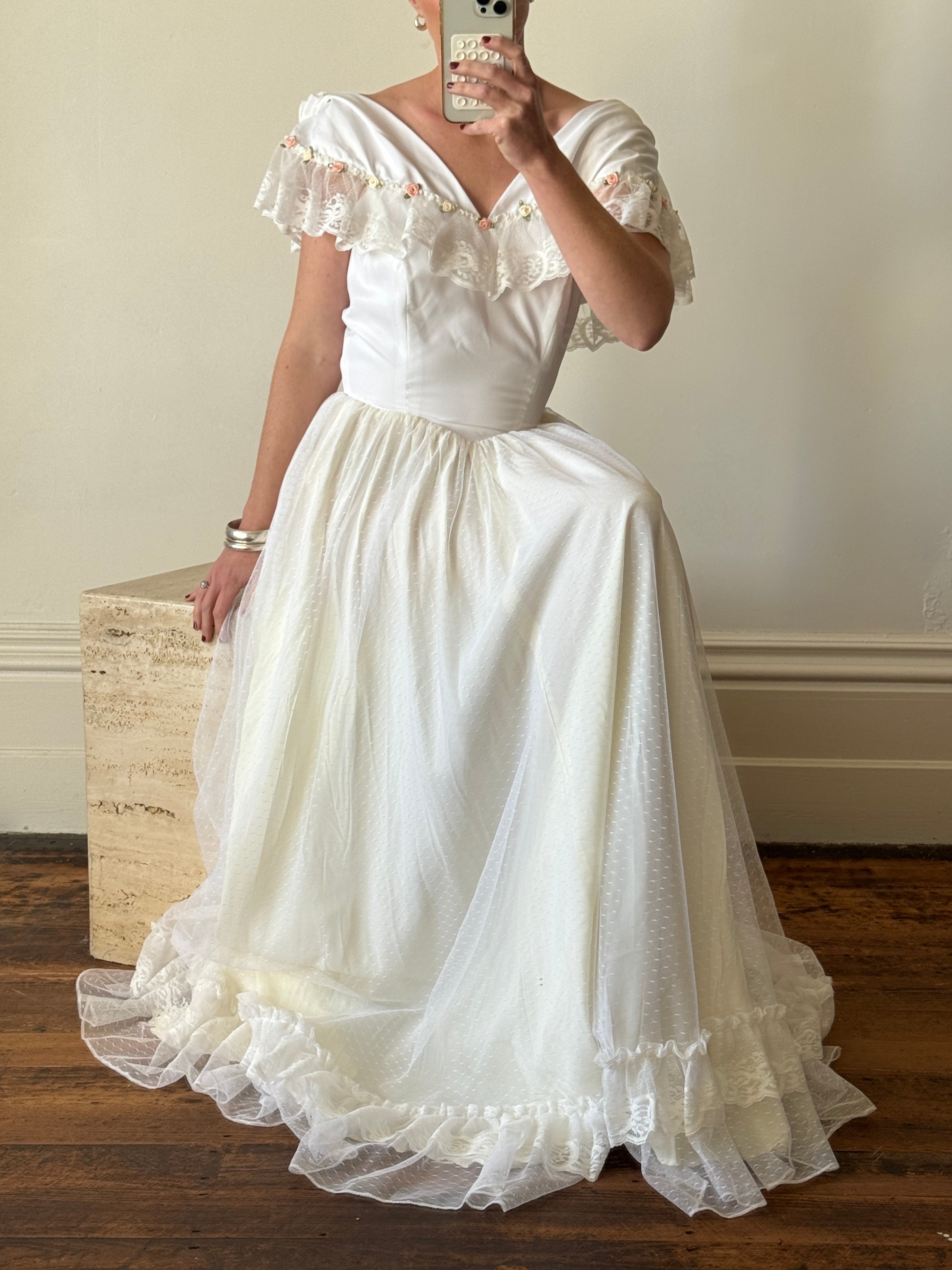 Vintage Rosette Picnic Frilled Wedding Dress