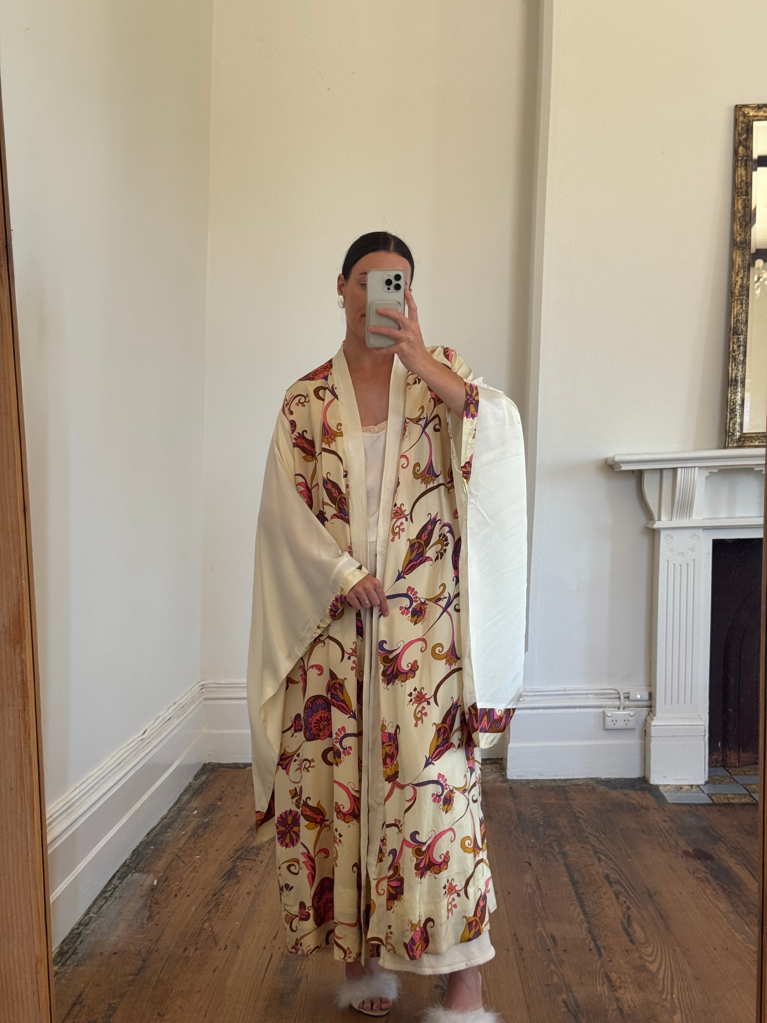 Vintage 70s Cream Oriental Floral Robe