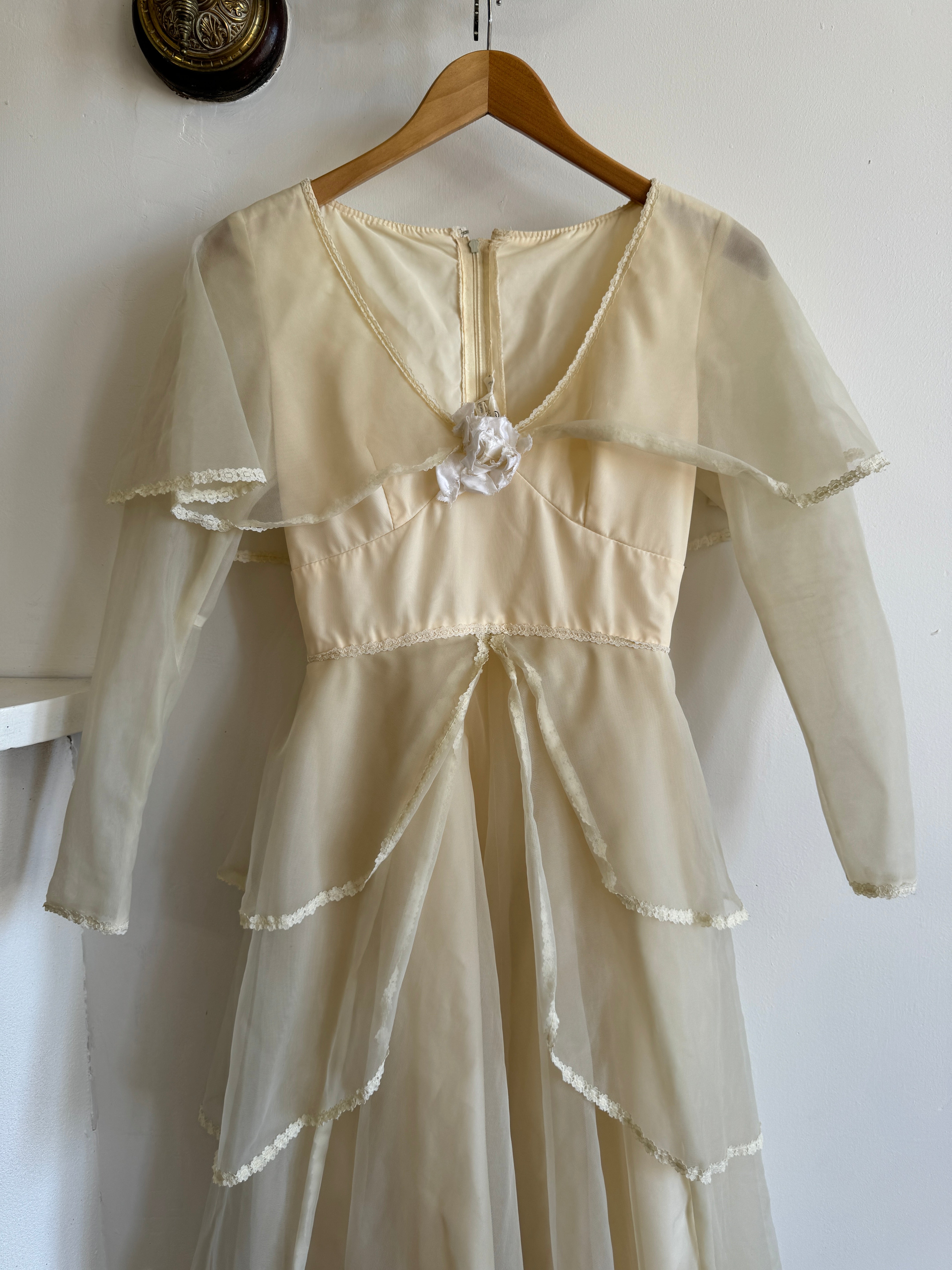 Vintage 60s Tiered Waterfall Wedding Dress Creme