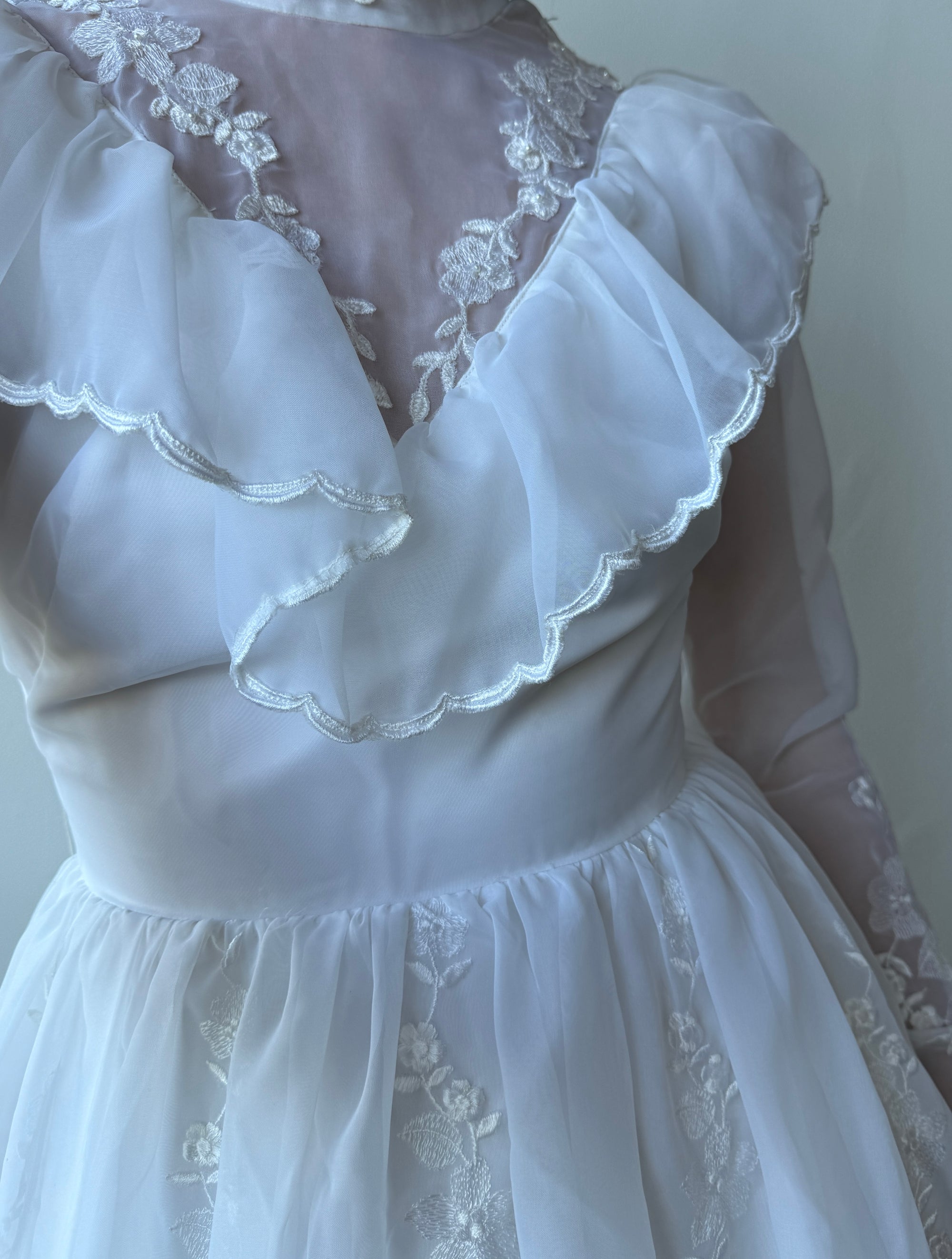 Vintage 80s Prarie Long Sleeved Wedding Dress with Floral Embroidery