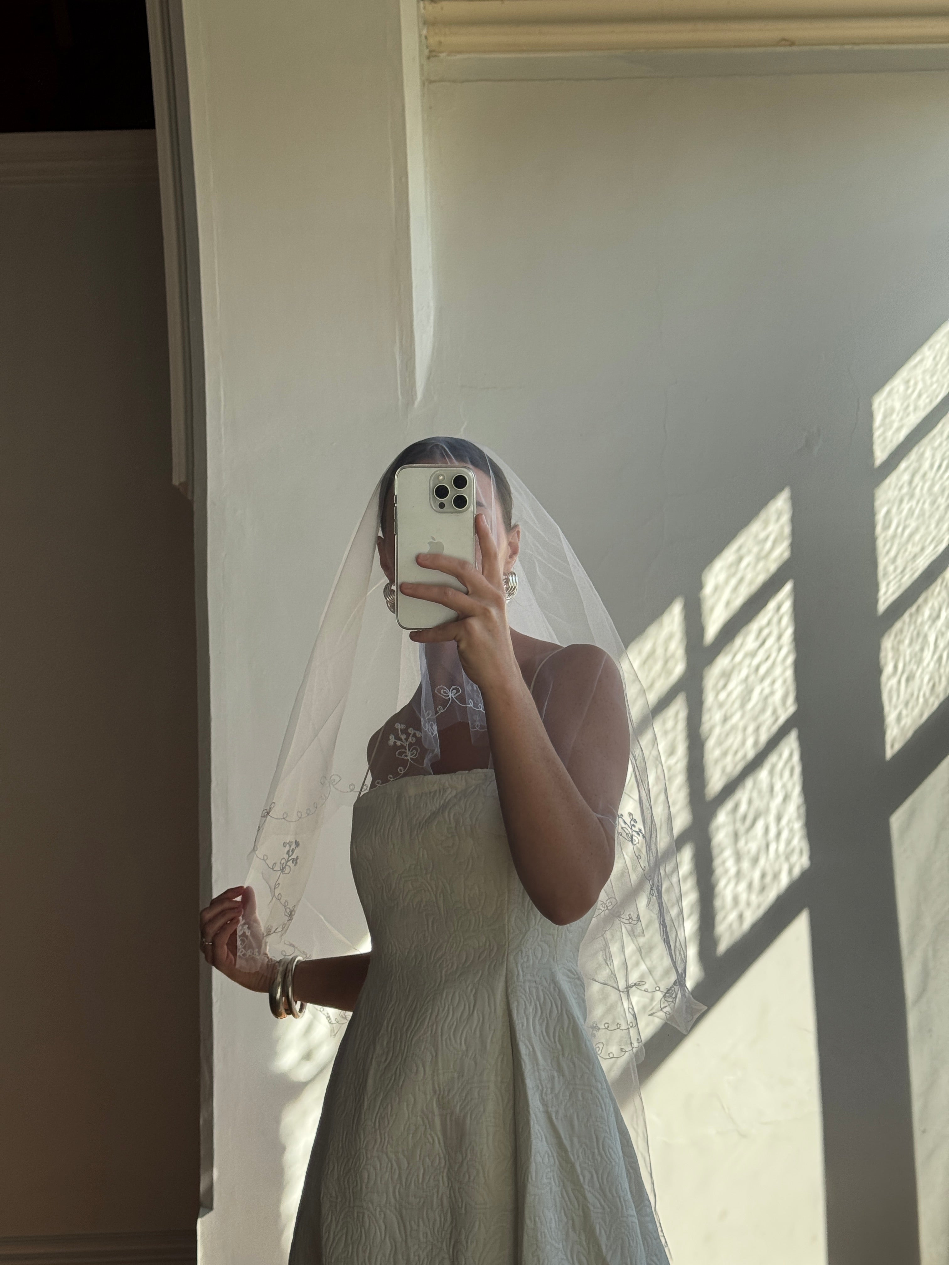 Vintage Single Layer Tulle Veiled Veil With Embroidered Edging