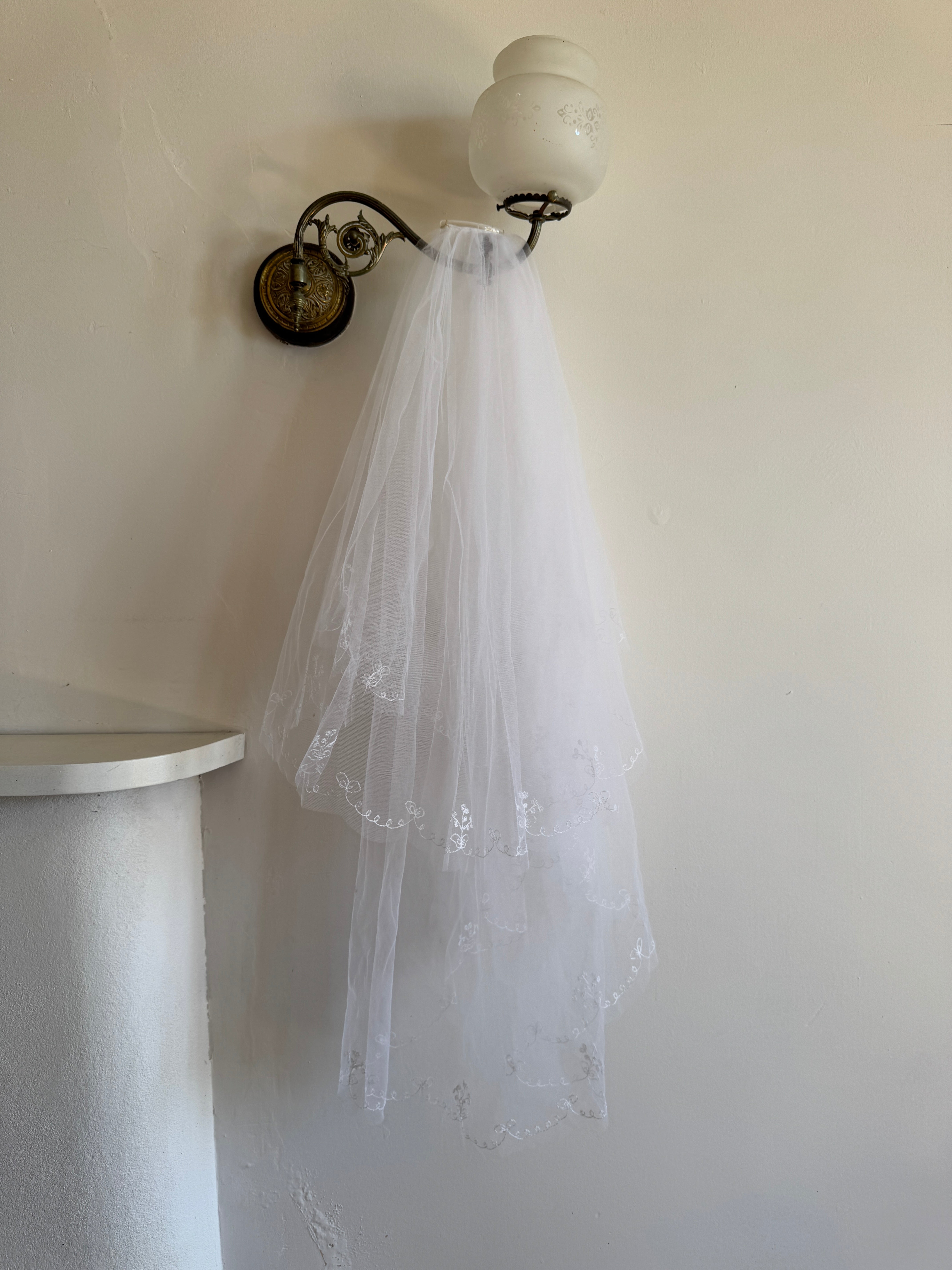 Vintage Single Layer Tulle Veiled Veil With Embroidered Edging