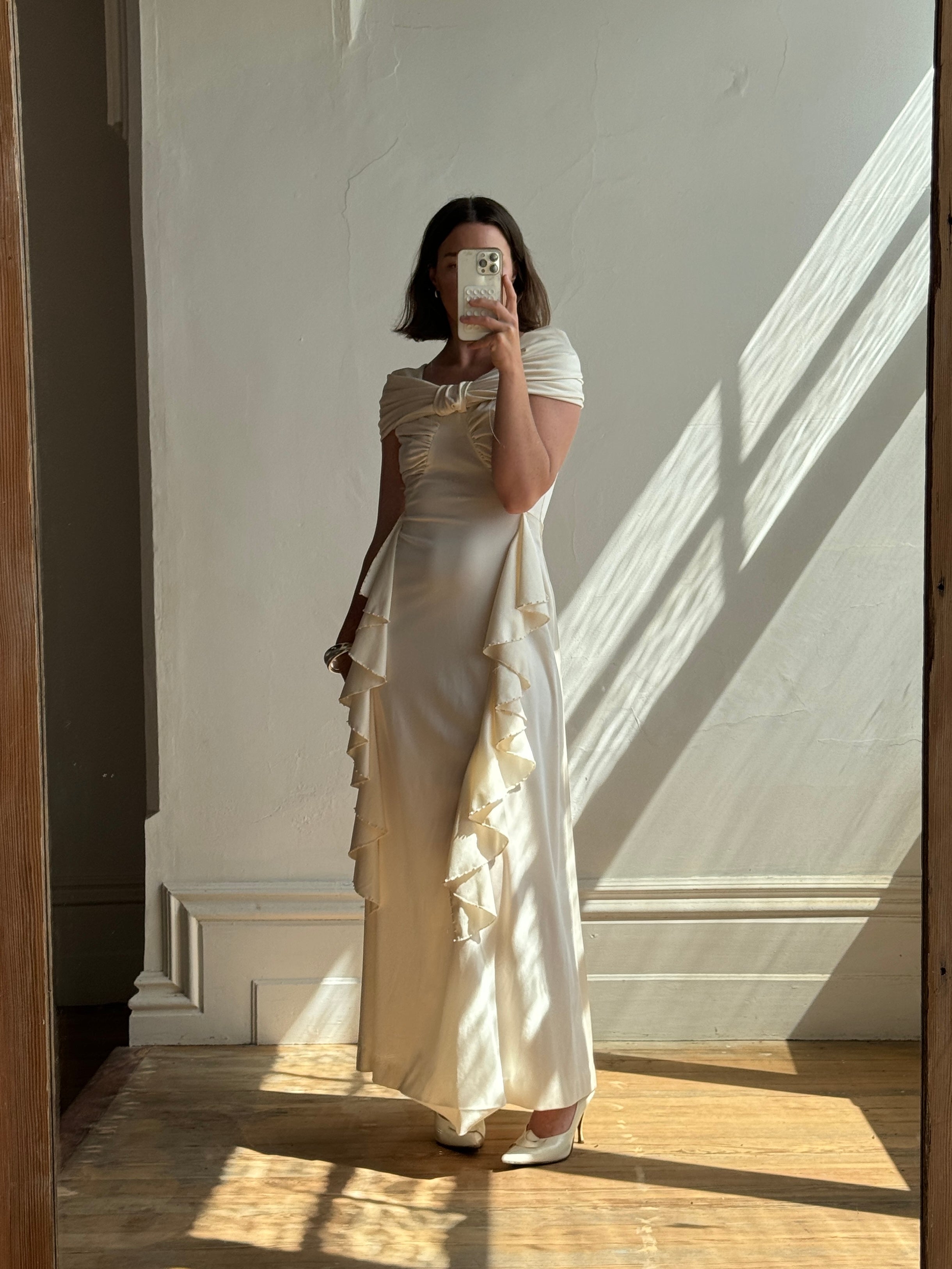 Vintage Stretch Ruffle Boat Neck Wedding Dress