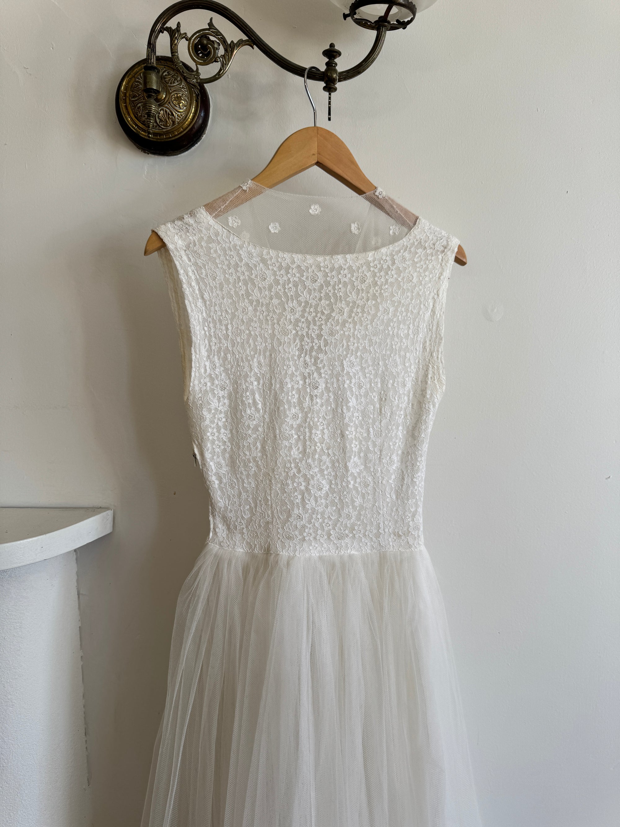 Vintage 40s Tulle Lace V Neck Daisy Wedding Dress