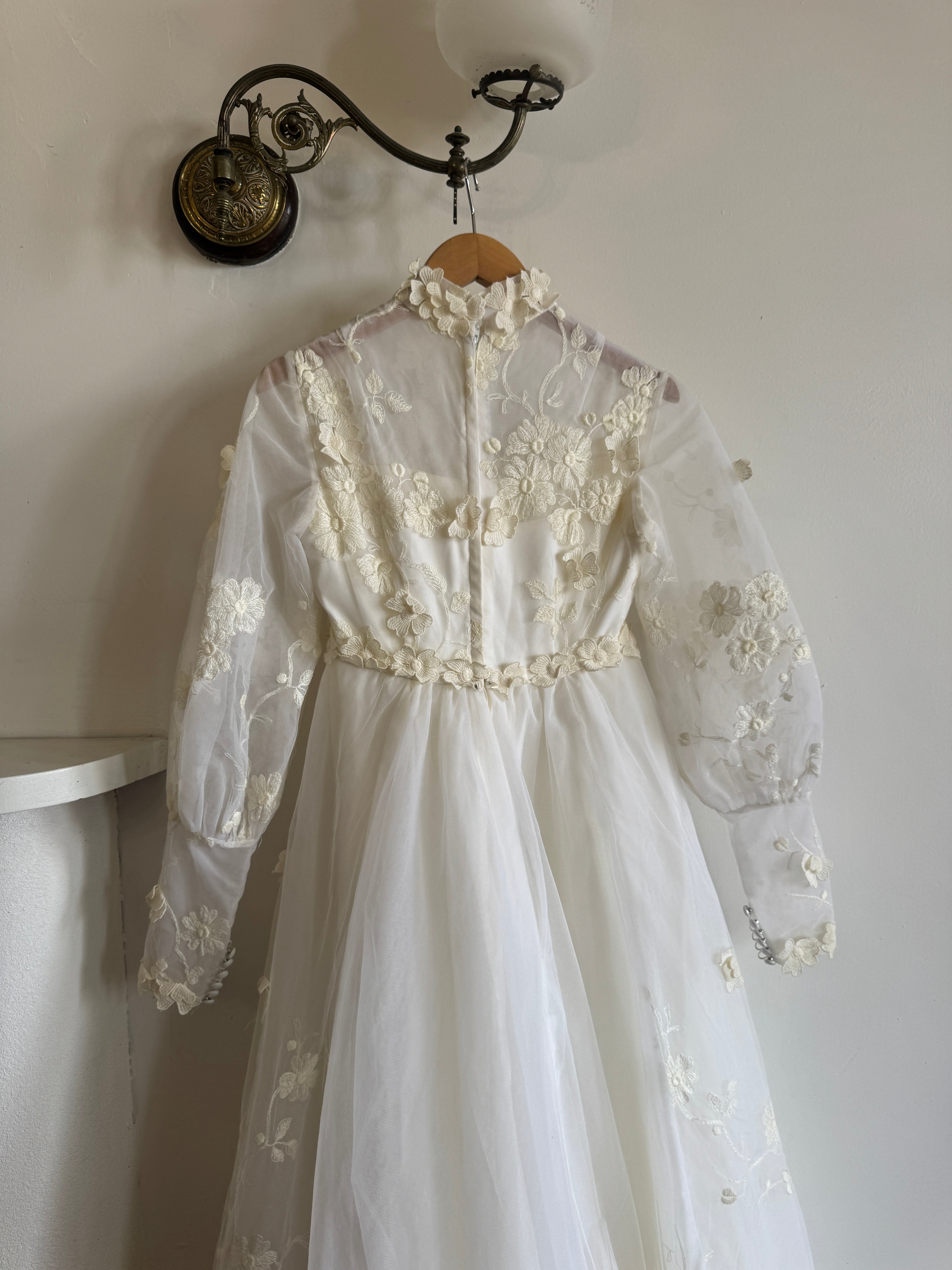 Vintage 60s 3D Creme Floral Applique Wedding Dress