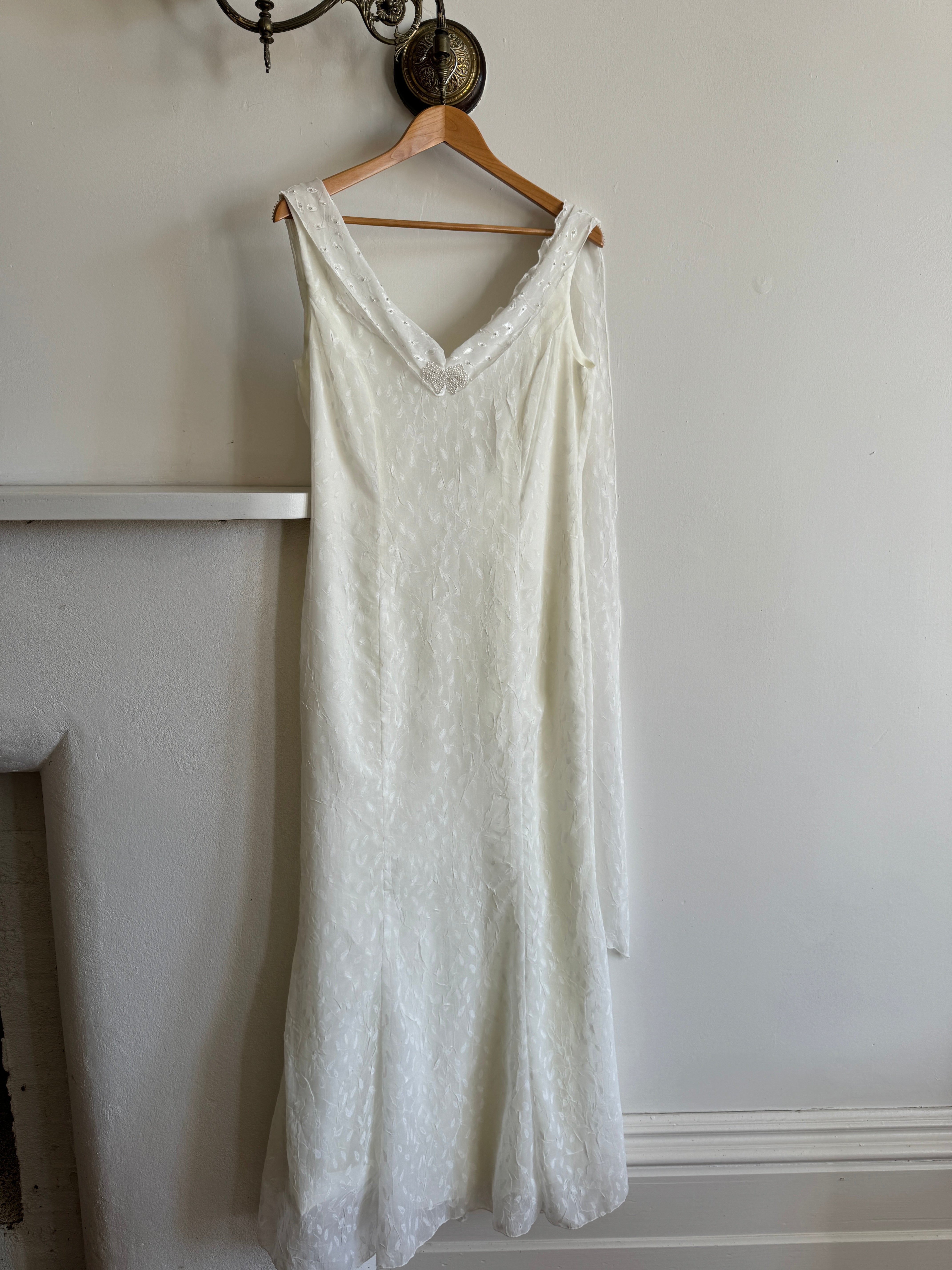 Vintage V Neck Sheer Vine Wedding Dress