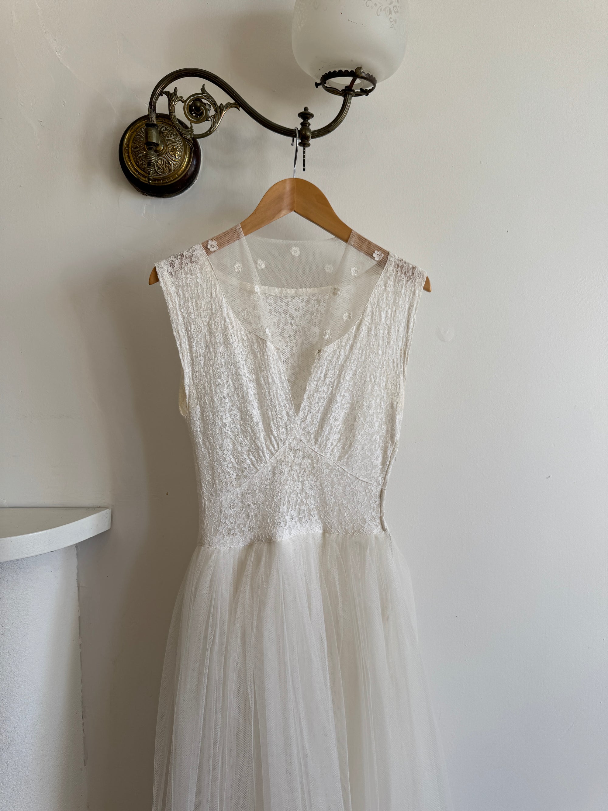 Vintage 40s Tulle Lace V Neck Daisy Wedding Dress