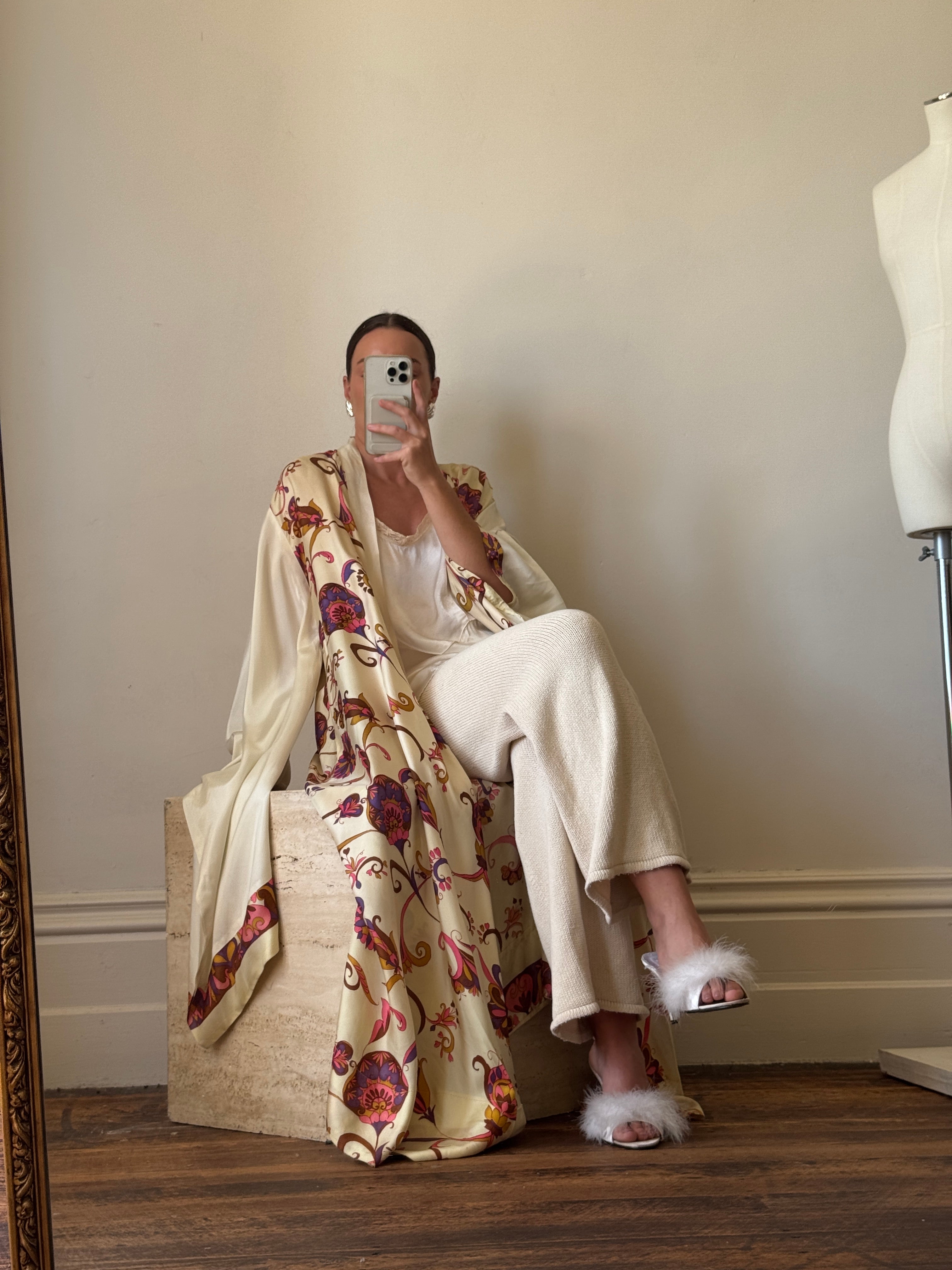 Vintage 70s Cream Oriental Floral Robe