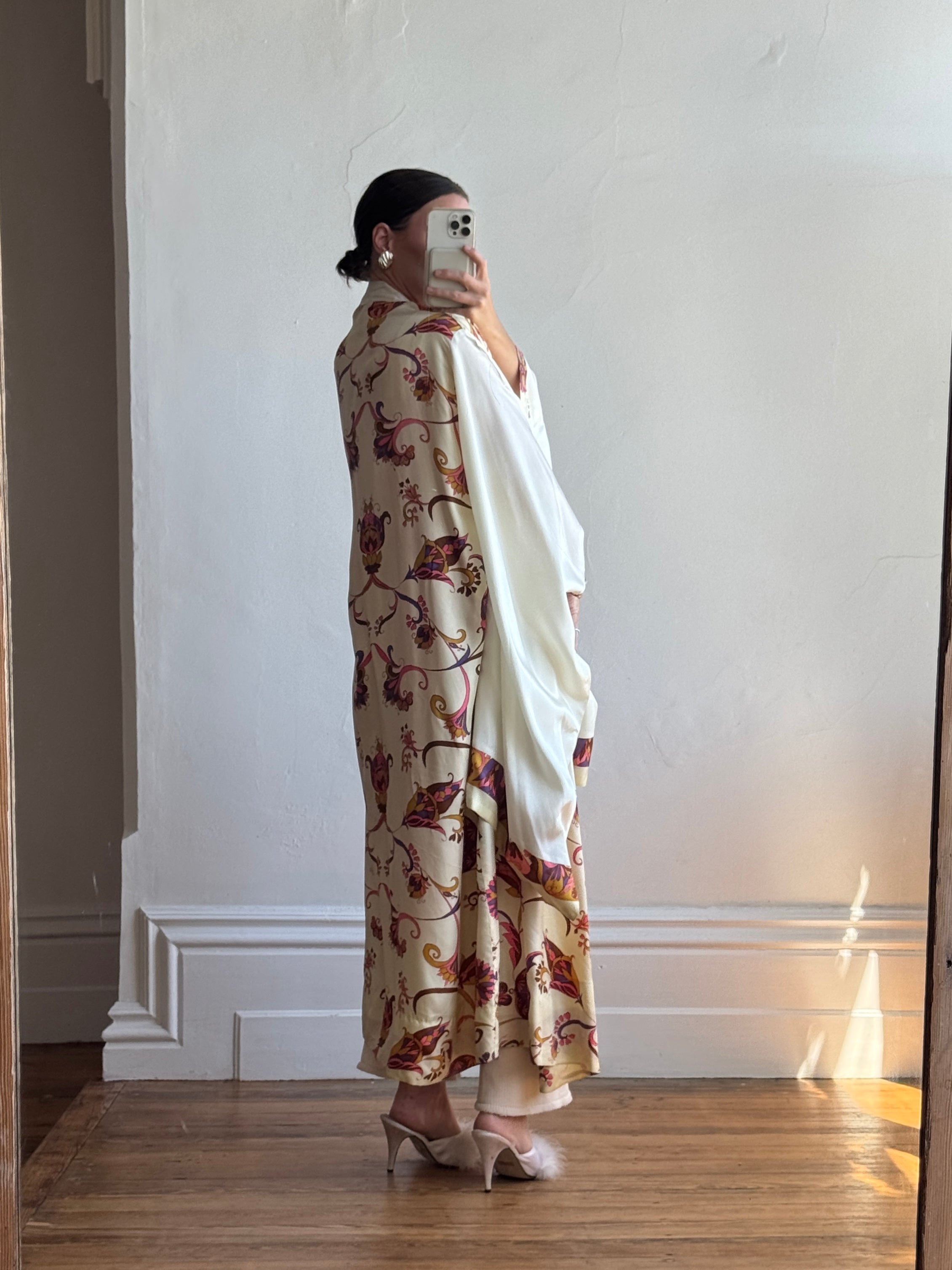 Vintage 70s Cream Oriental Floral Robe