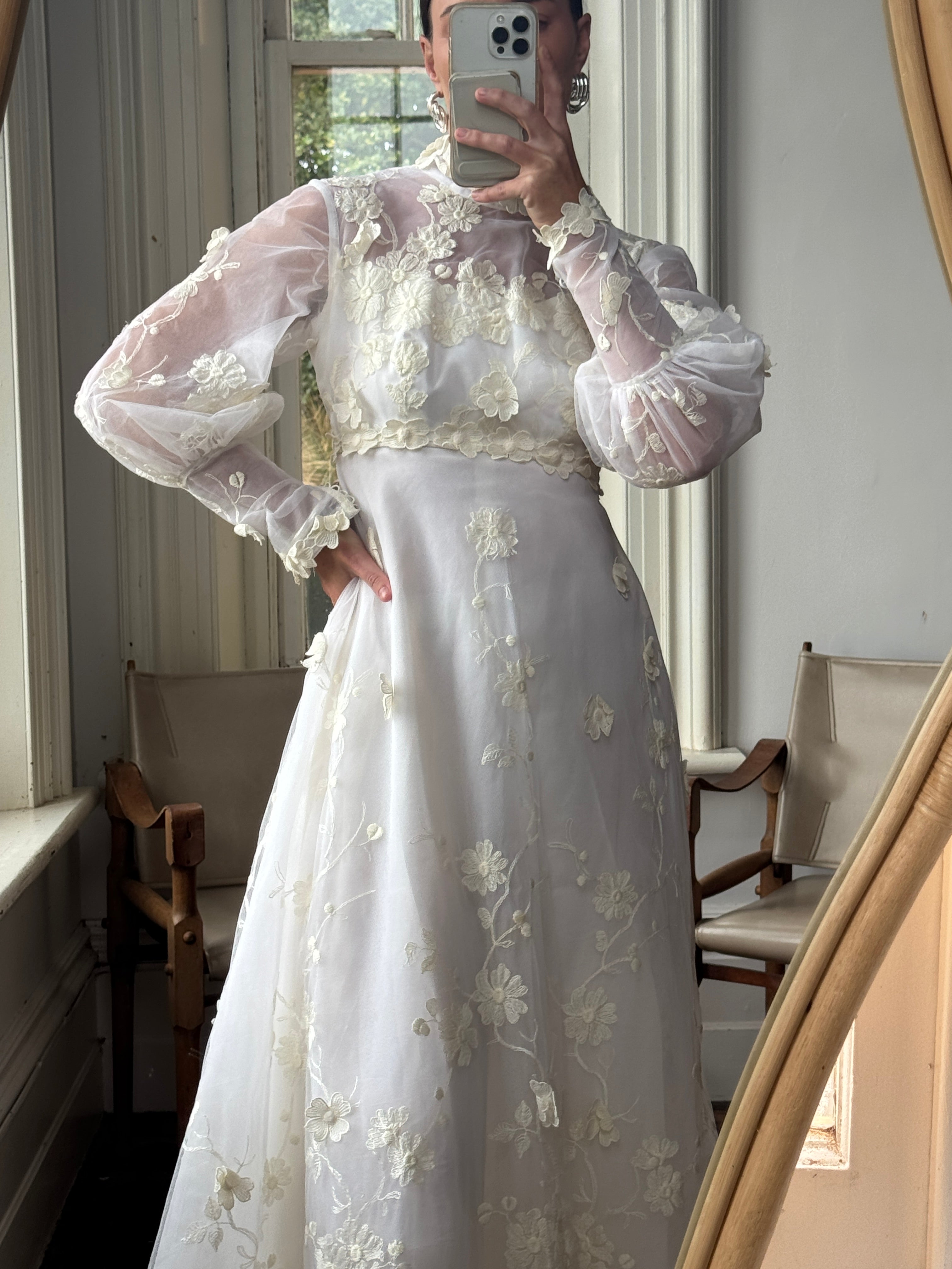 Vintage 60s 3D Creme Floral Applique Wedding Dress