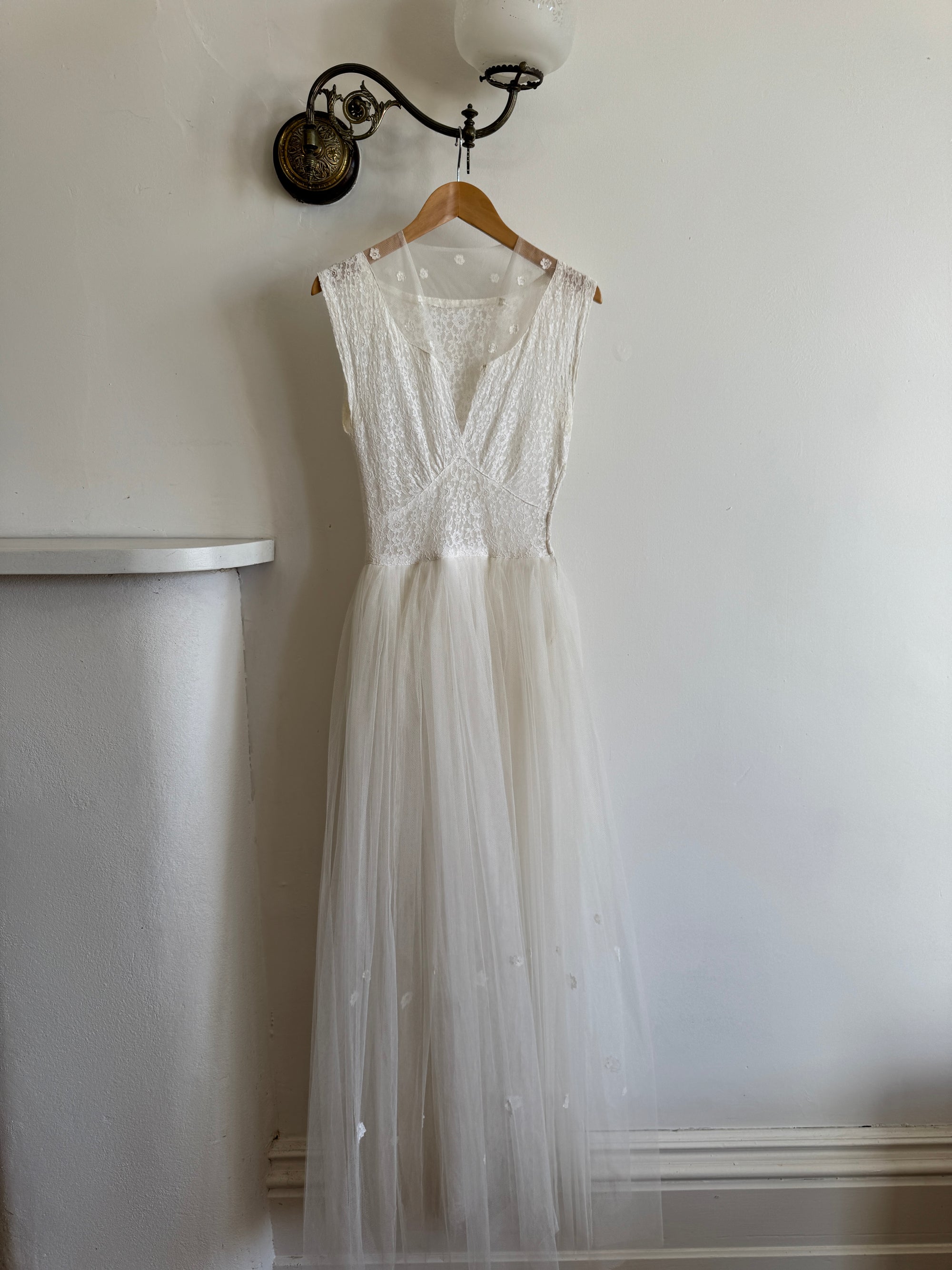 Vintage 40s Tulle Lace V Neck Daisy Wedding Dress