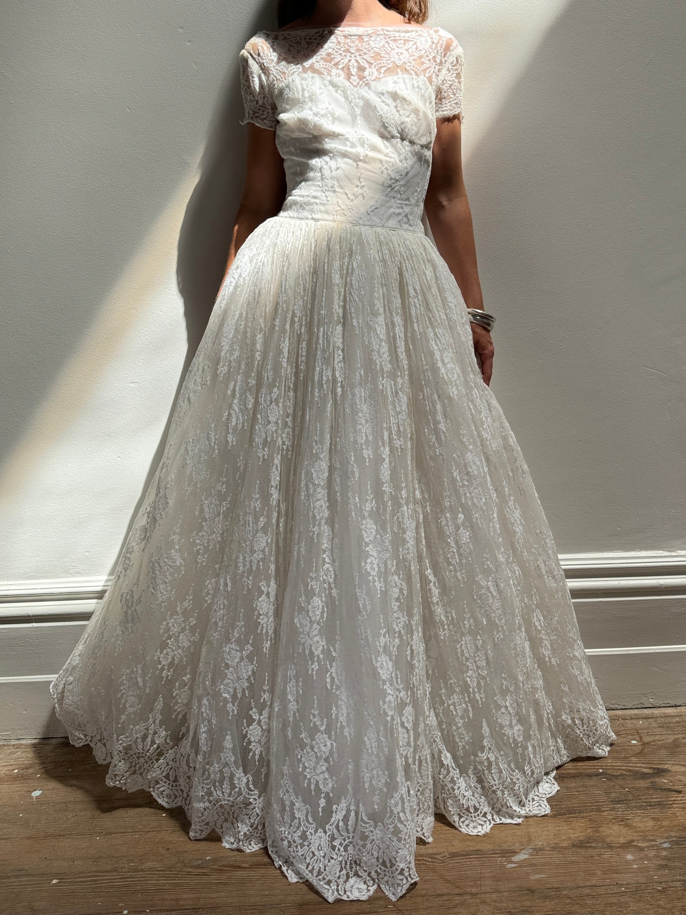 Vintage Scalloped Lace Princess Tulle Wedding Gown