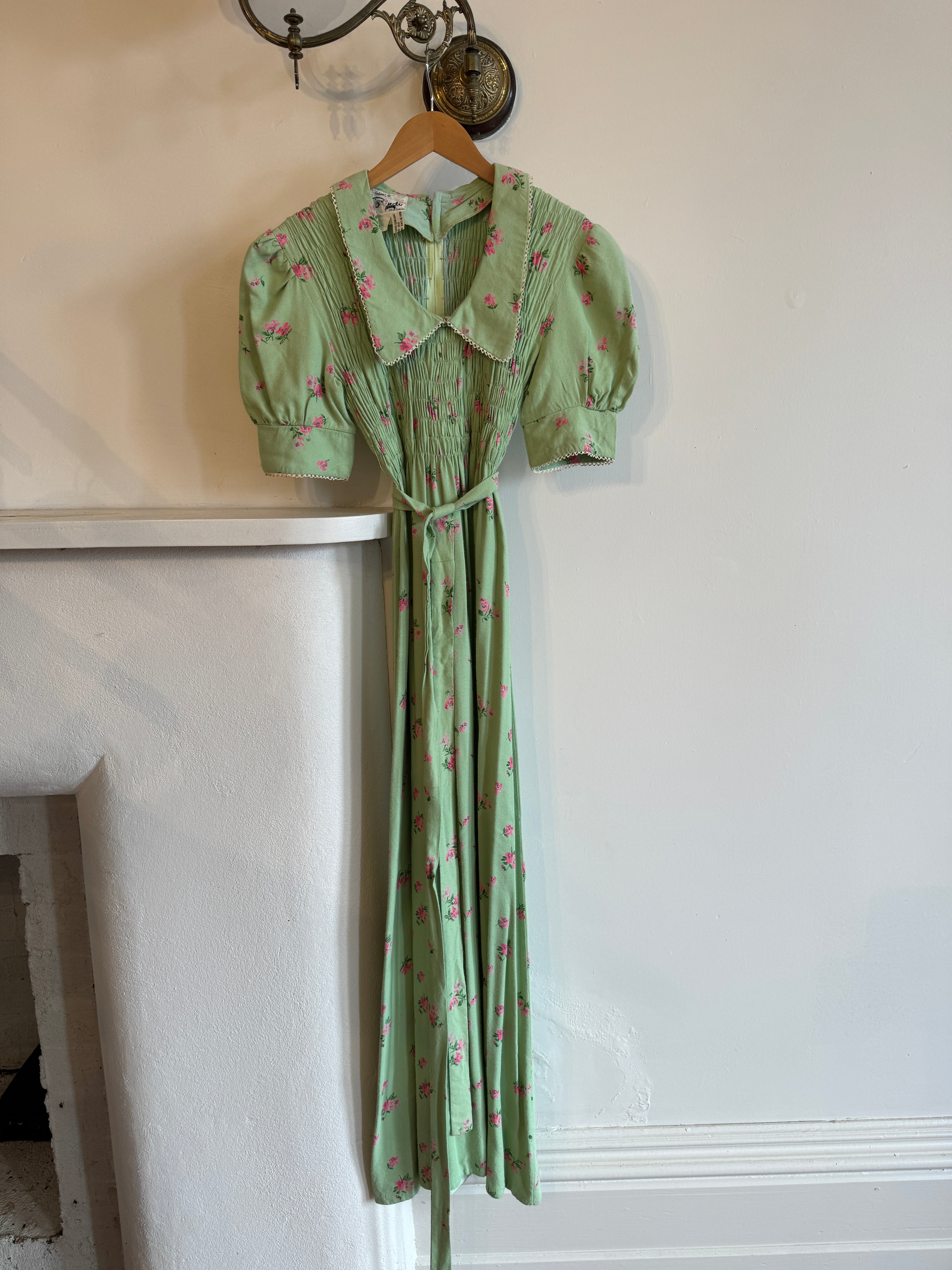 Vintage 70s Petite Floral Collared Maxi Dress