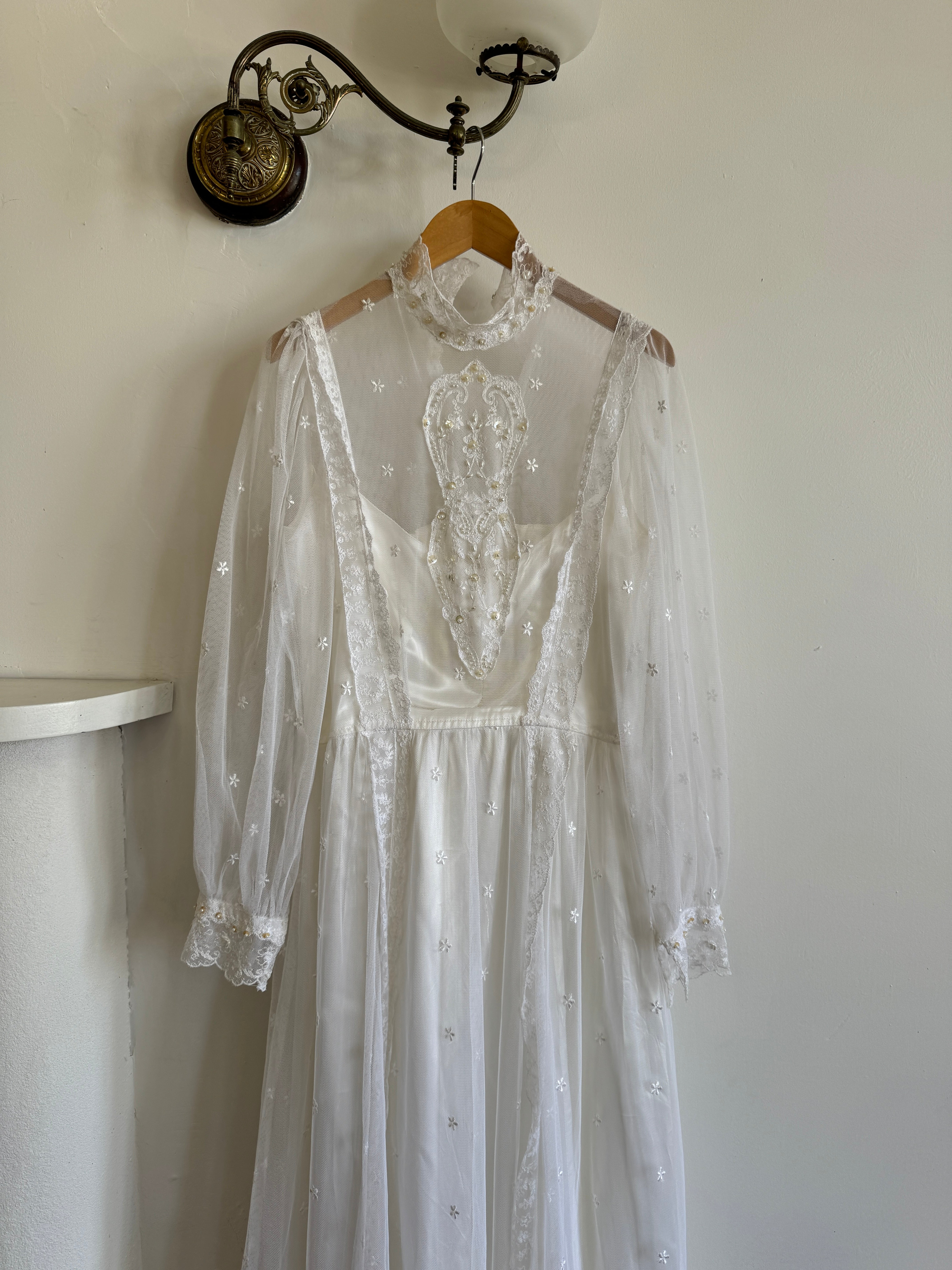 Vintage 70s Lace Daisy Long Sleeved Wedding Dress
