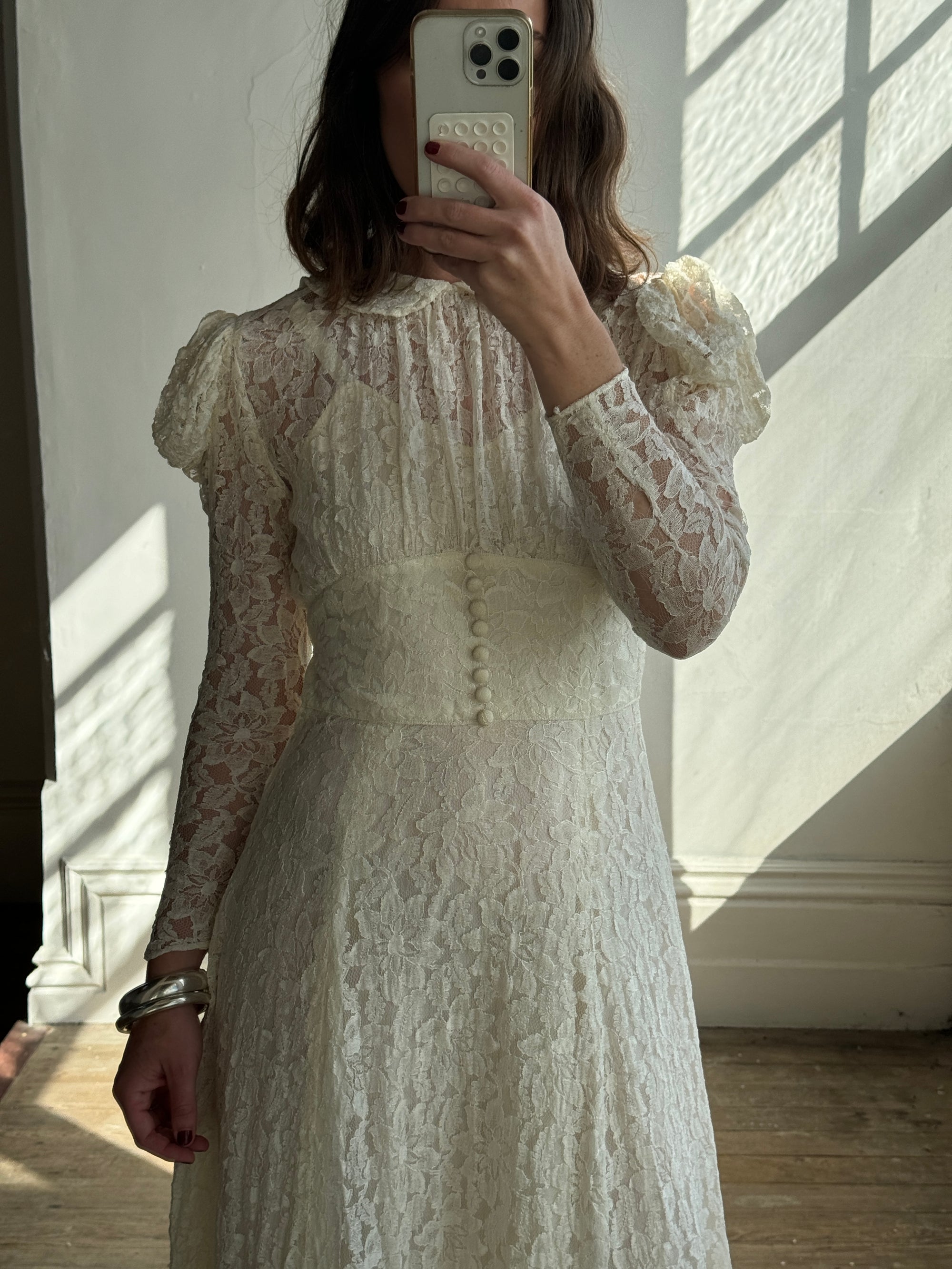 Vintage 40s Collared Lace Wedding Gown With Train