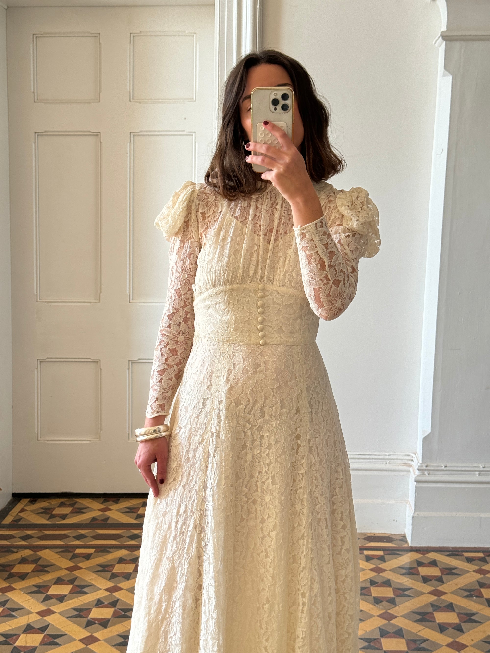 Vintage 40s Collared Lace Wedding Gown With Train
