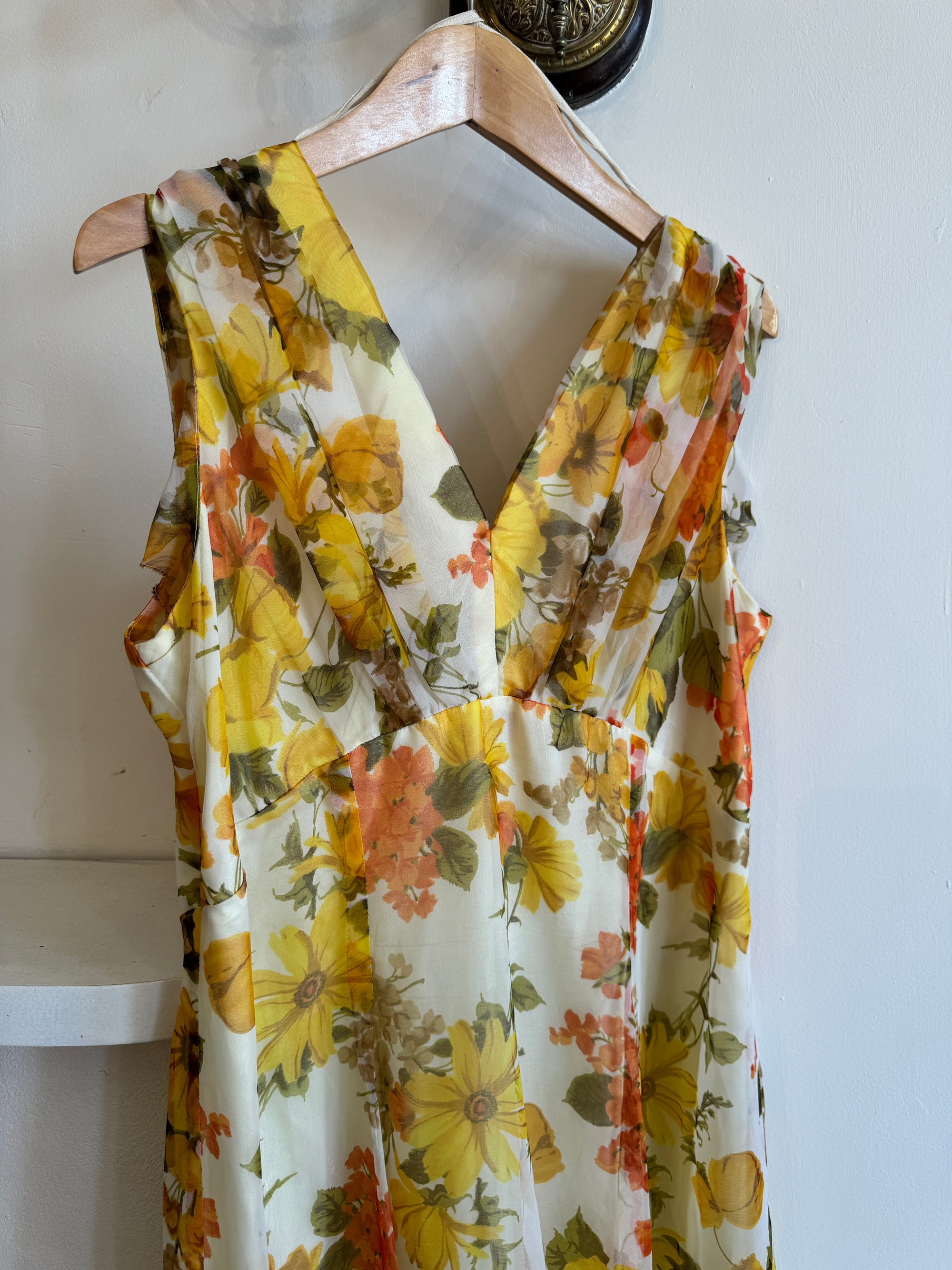 Vintage 70s Garden Soiree Autumn Floral V Neck Dress