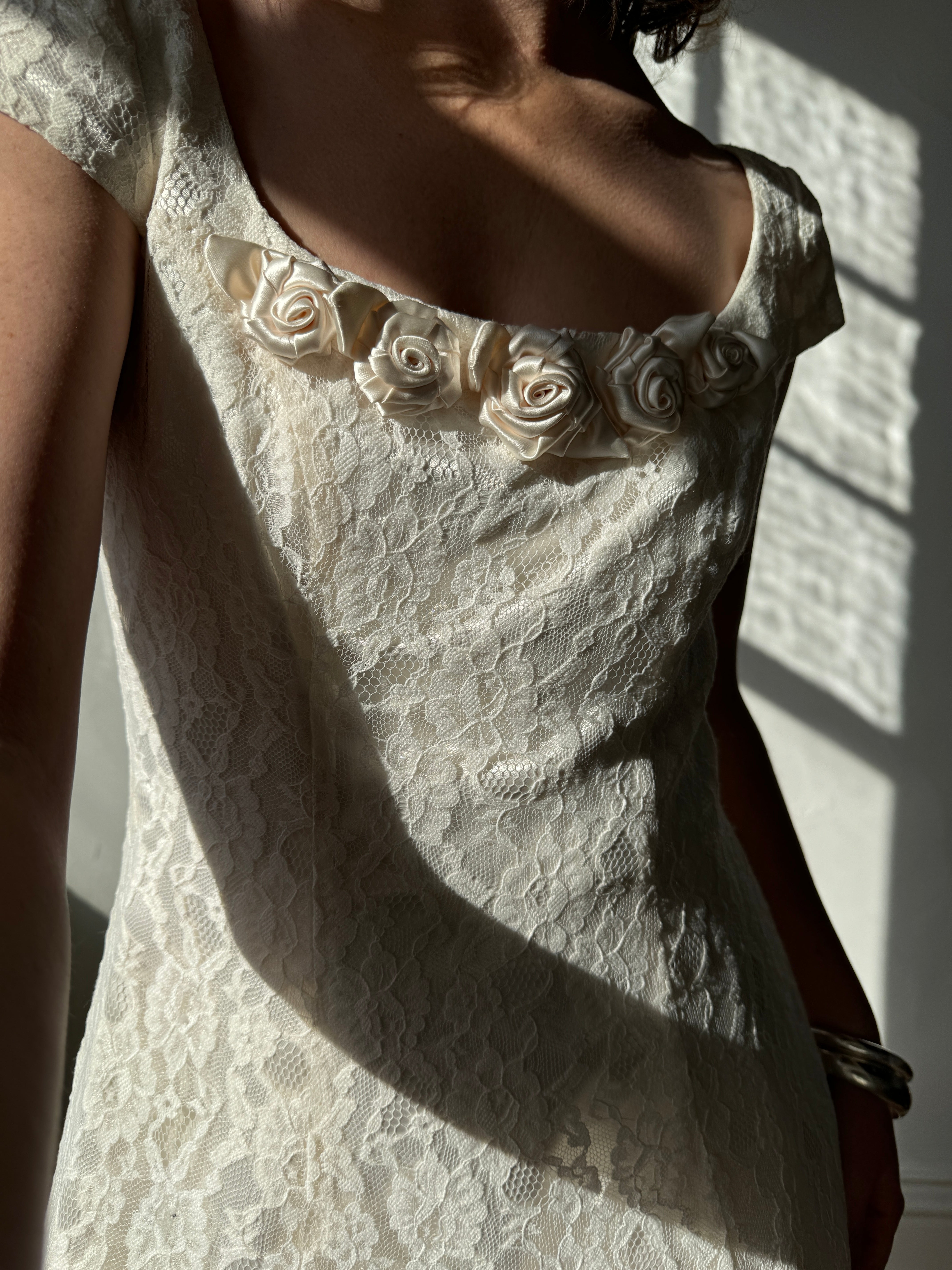 Vintage 90s Classic Cap Sleeve Wedding Dress with Rosettes