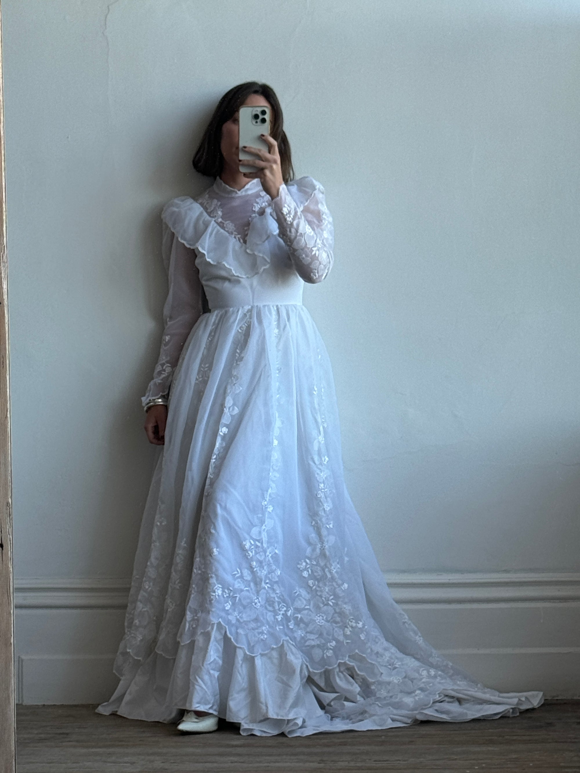 Vintage 80s Prarie Long Sleeved Wedding Dress with Floral Embroidery
