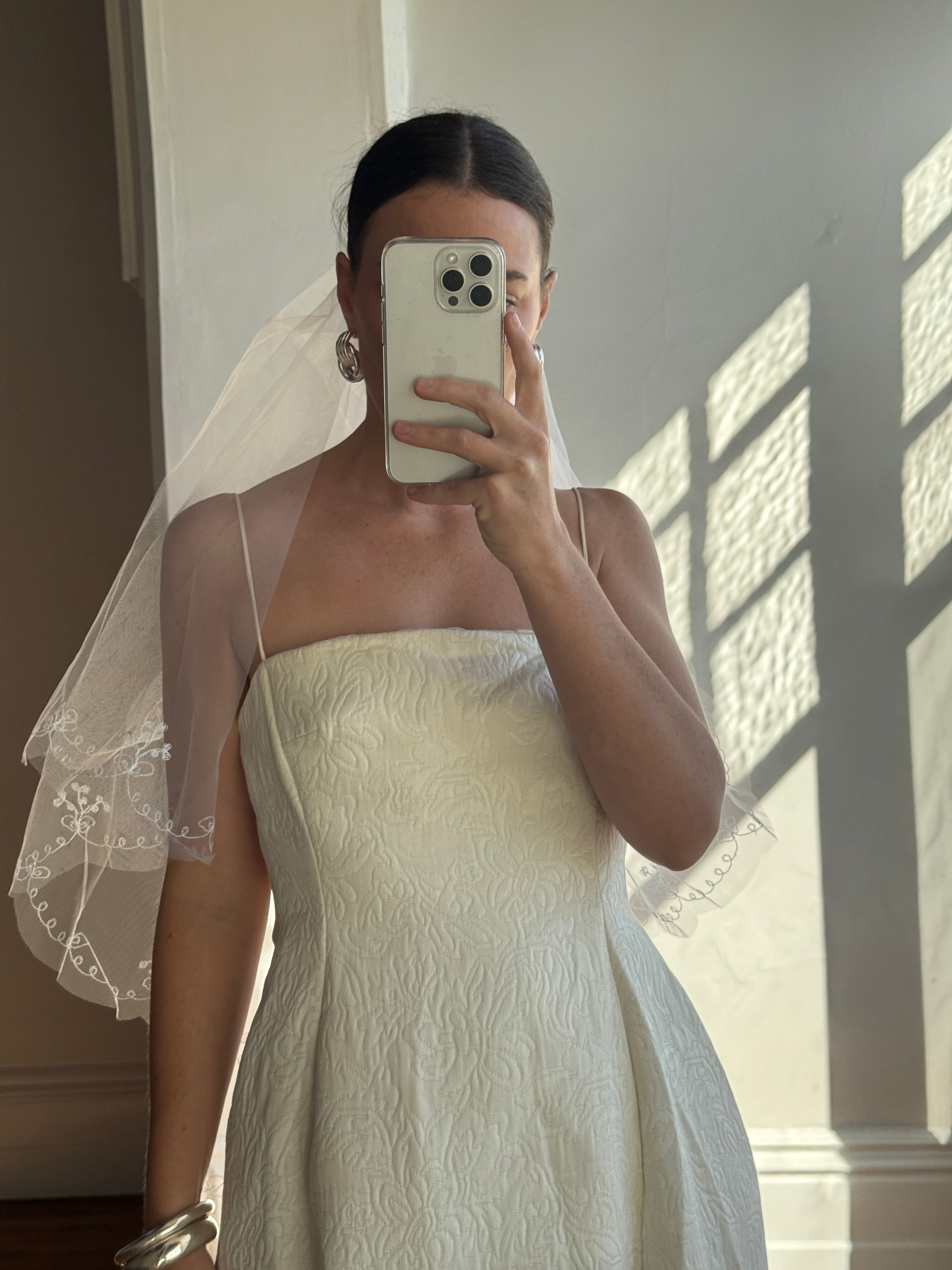 Vintage Single Layer Tulle Veiled Veil With Embroidered Edging
