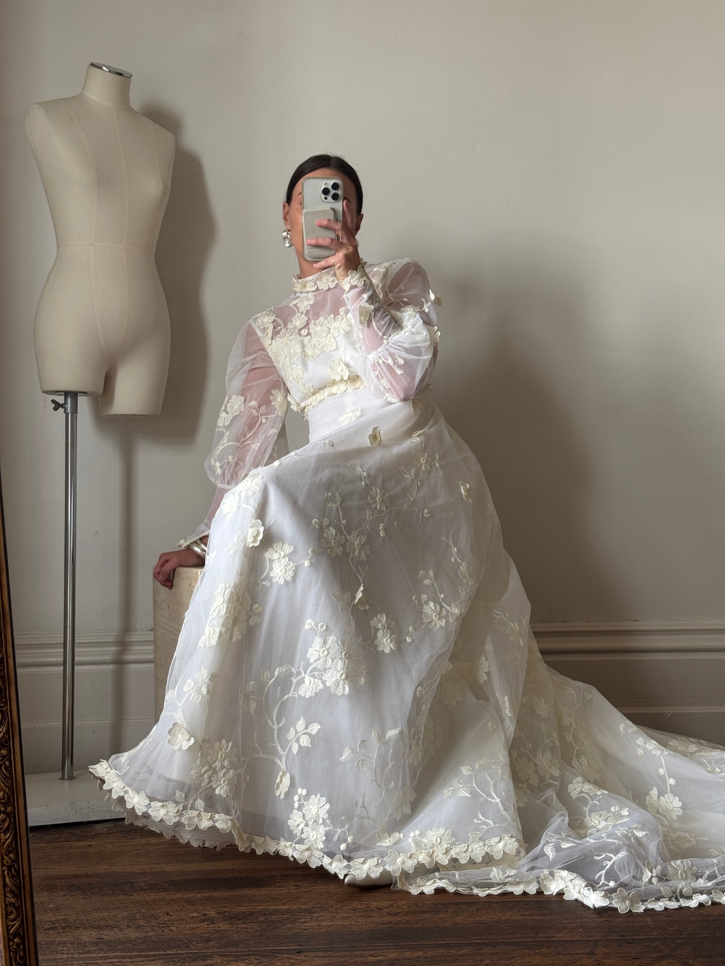 Vintage 60s 3D Creme Floral Applique Wedding Dress