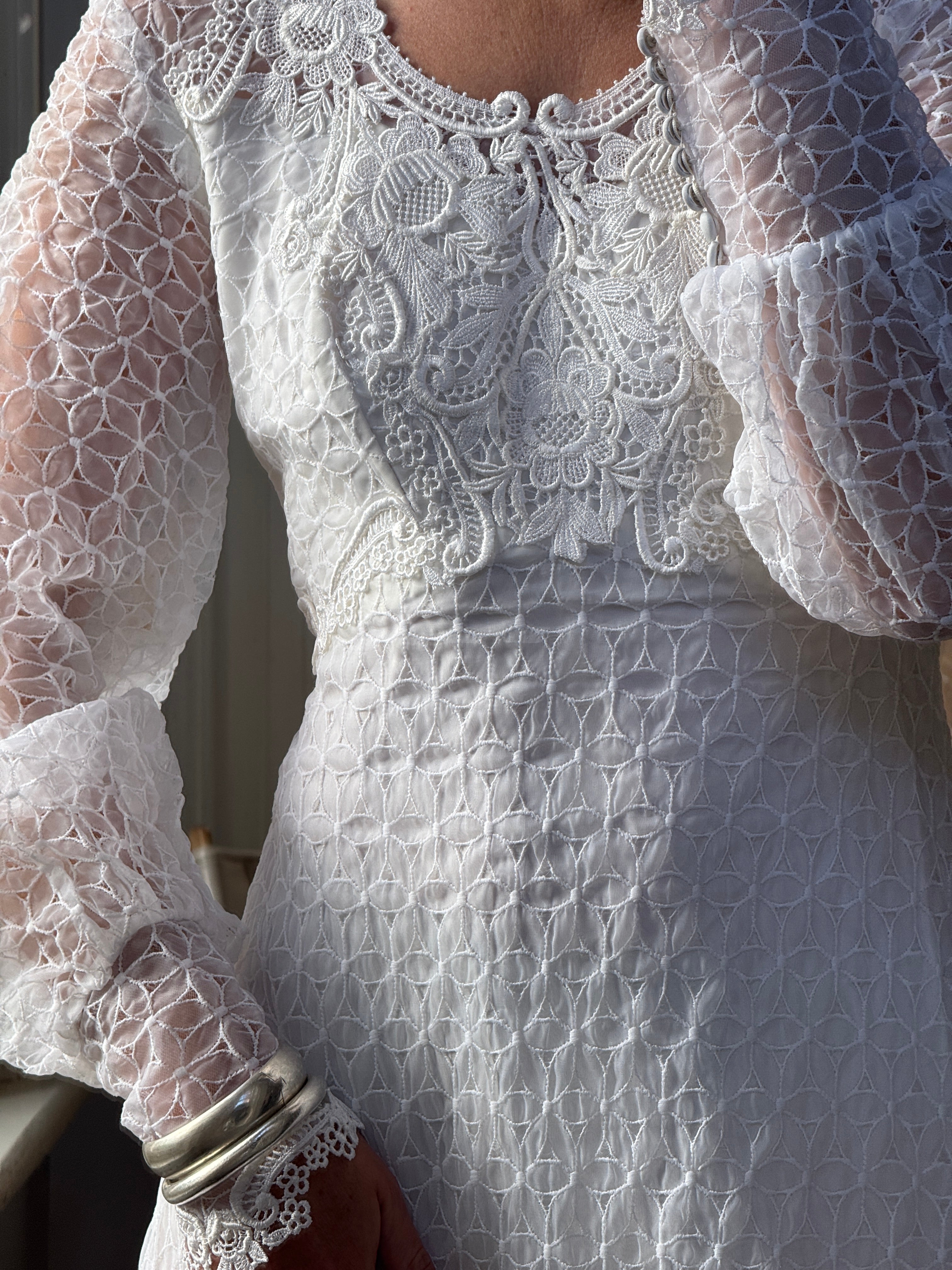 Vintage 70s Daisy Organza Lace Wedding Dress With Train