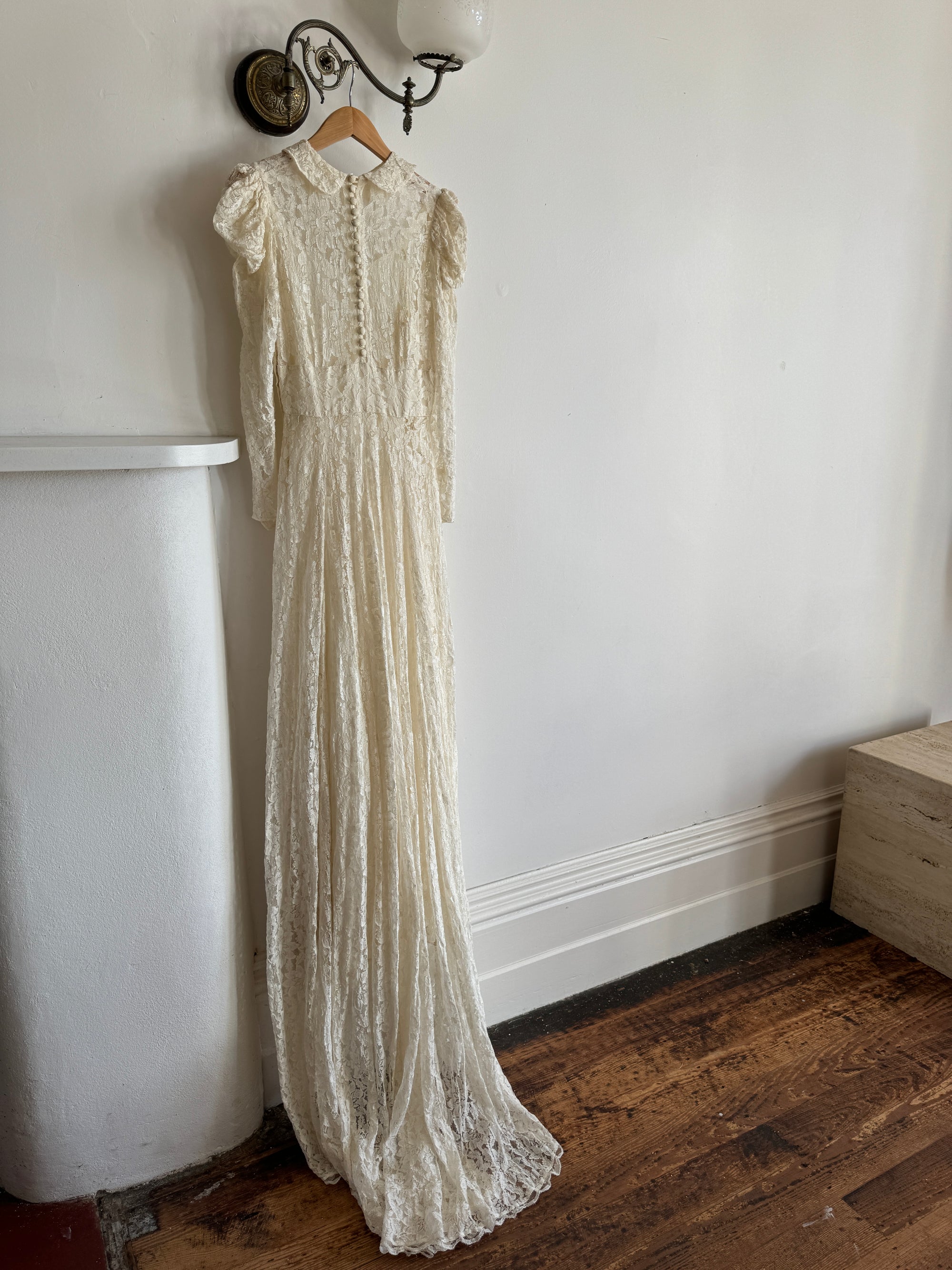 Vintage 40s Collared Lace Wedding Gown With Train