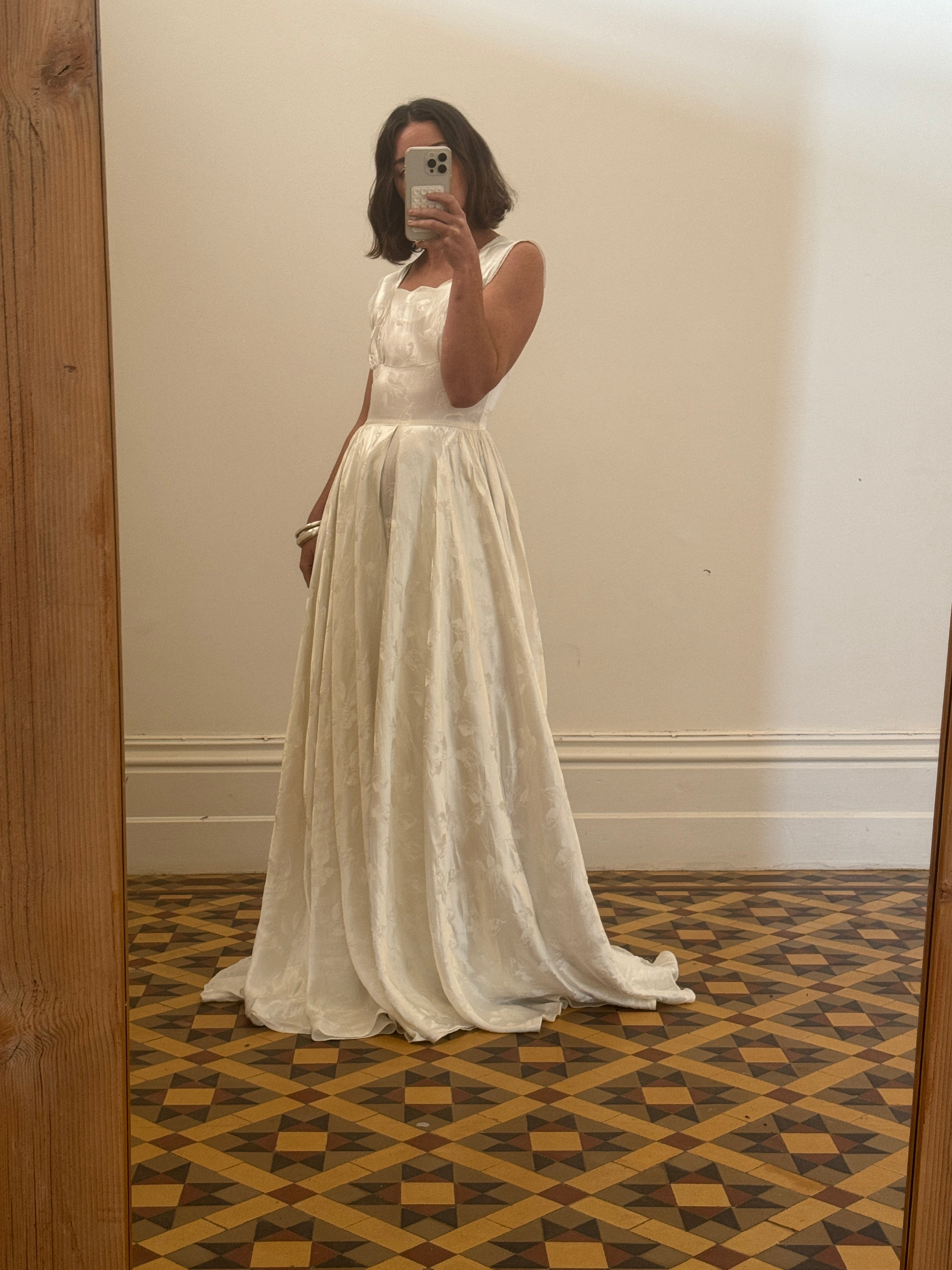 Vintage Satin Jacquard Floral Sleeveless Bridal Gown