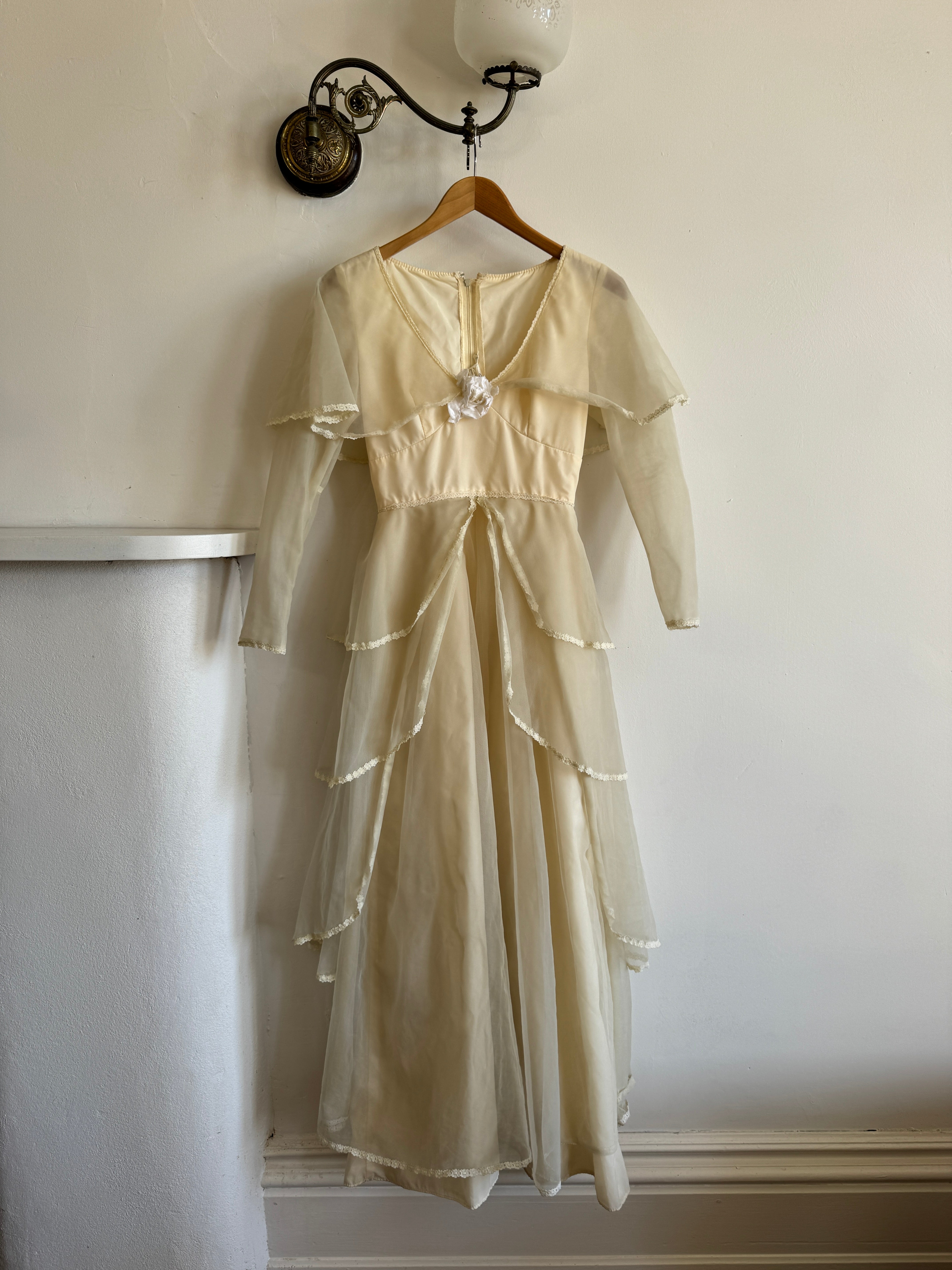 Vintage 60s Tiered Waterfall Wedding Dress Creme