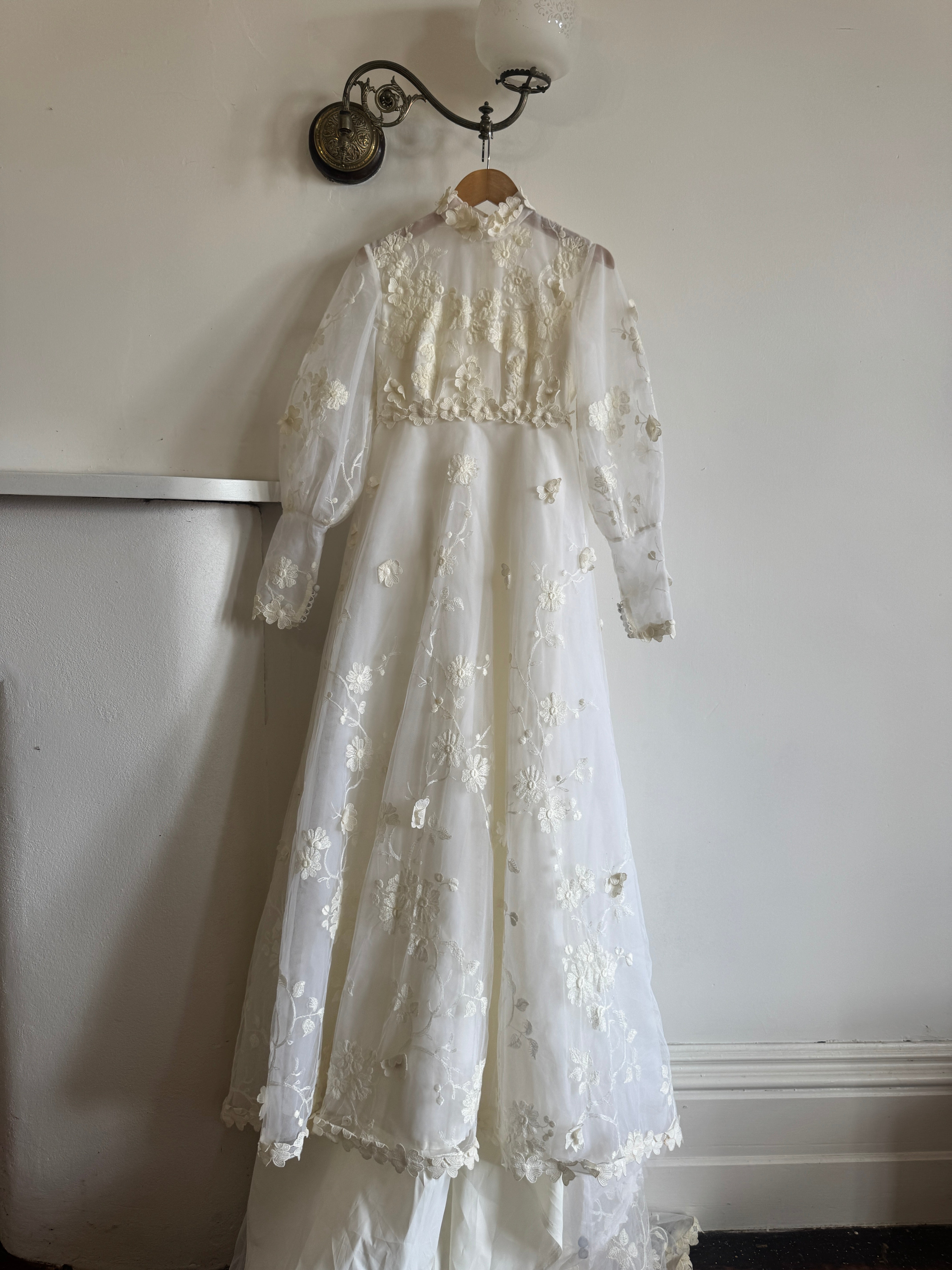 Vintage 60s 3D Creme Floral Applique Wedding Dress